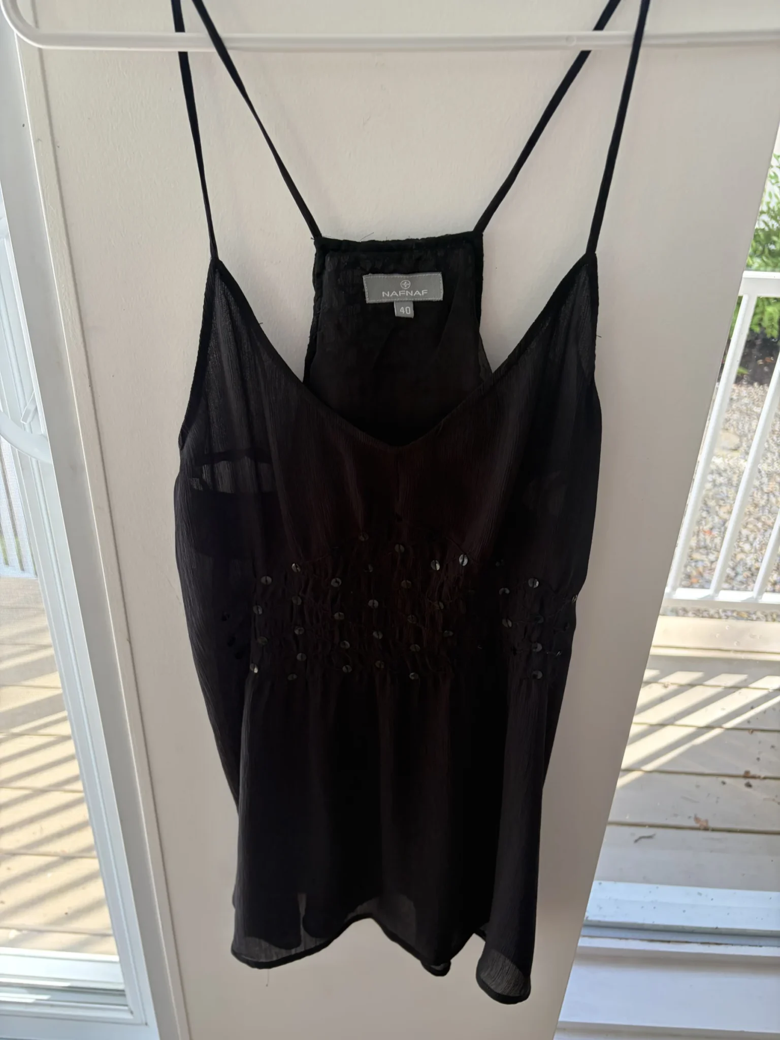 Featured image for Camisole Noire Fluide avec Paillettes