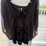 Featured thumbnail for Blouse Noire Velours Brodé Manches Transparentes