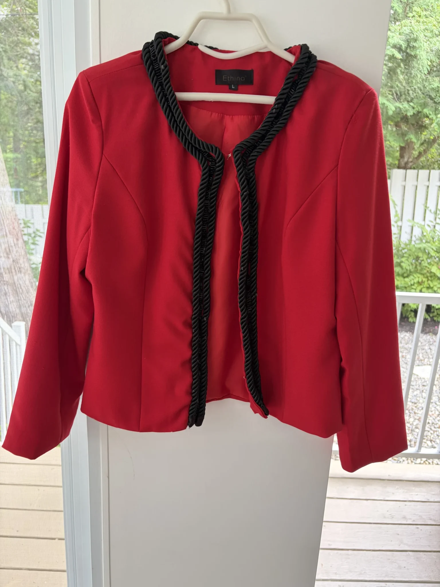 Featured image for [NEUVE] Veste Structurée ETHINA Rouge & Galon Torsadé Noir