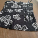 Featured thumbnail for Camisole Bustier Noir Motif Roses Blanches H&M – Taille 40