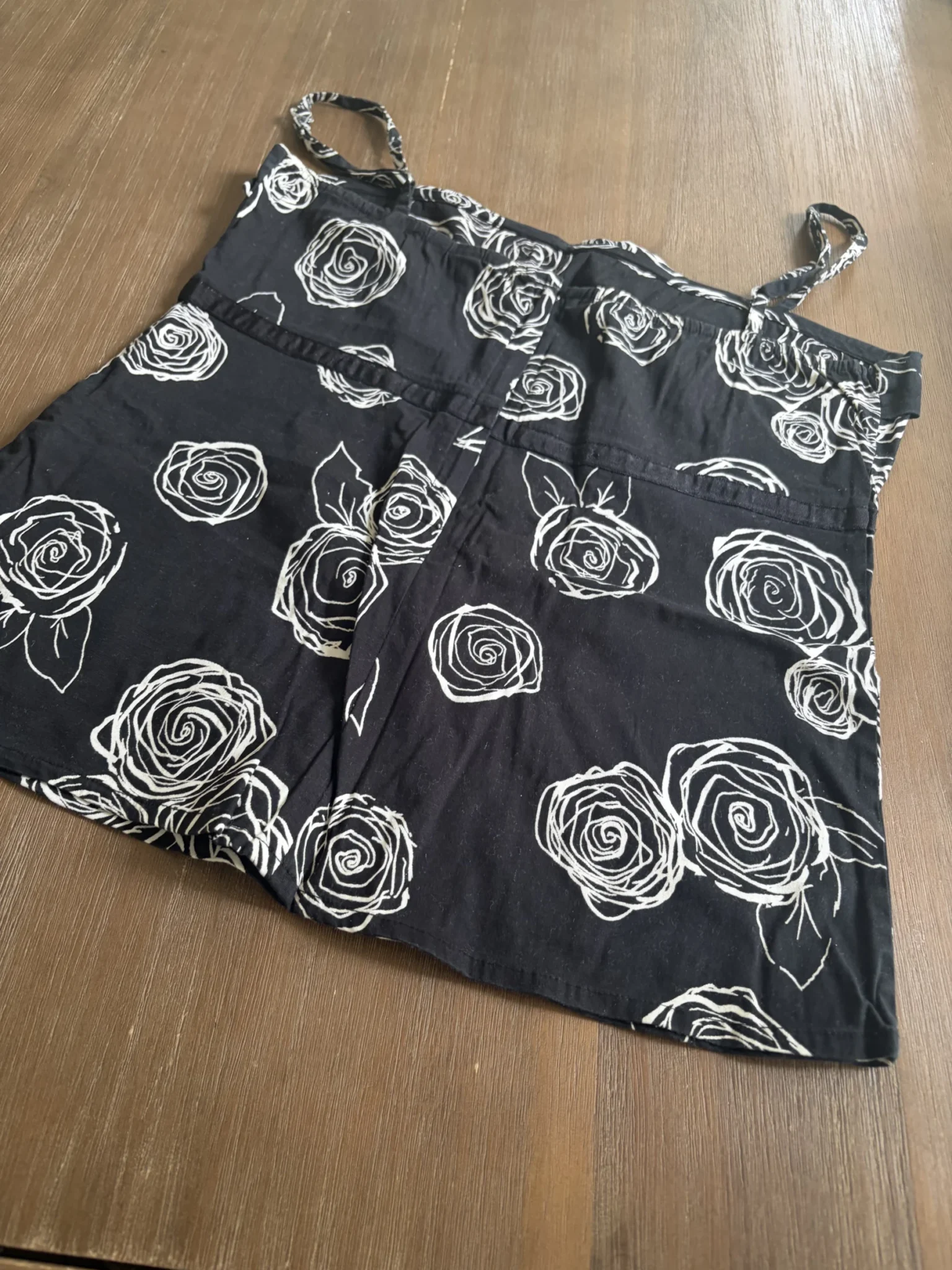 Image for Camisole Bustier Noir Motif Roses Blanches H&M – Taille 40