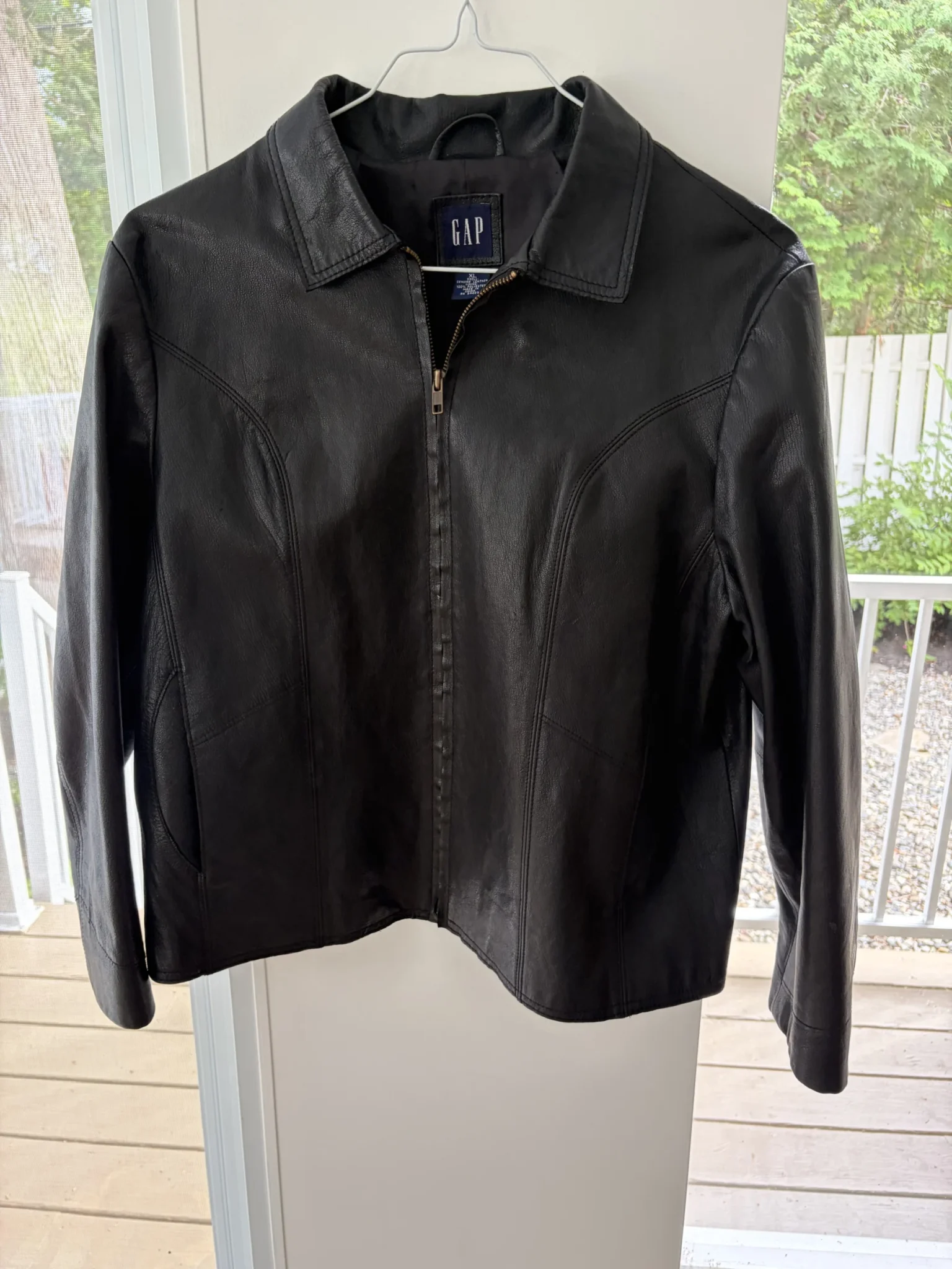 Featured image for [NEUVE] Veste en Cuir Véritable GAP Noir Nouveau avec les étiquettes