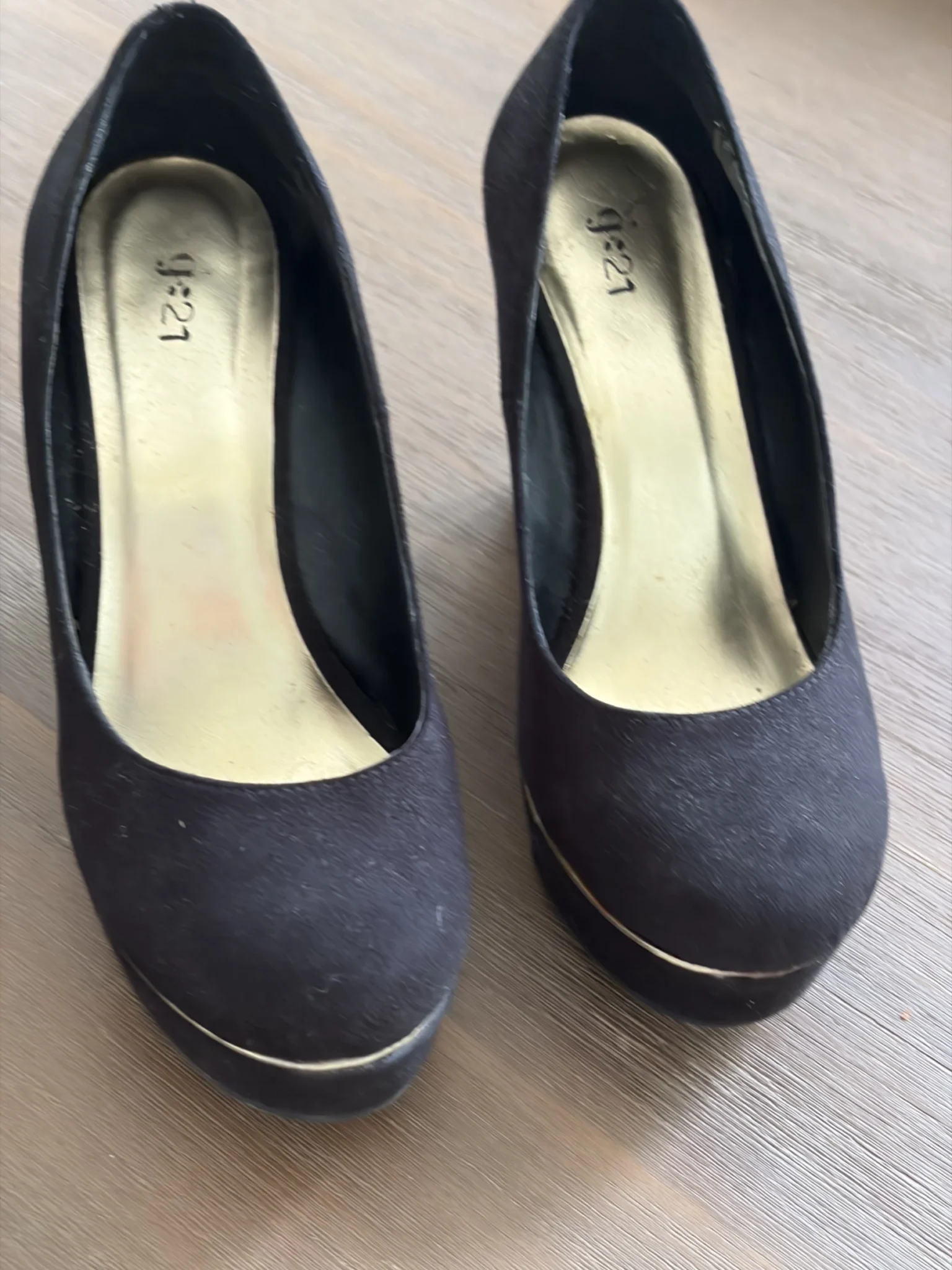 Image for Souliers compensés suède noir et liseré doré Forever 21