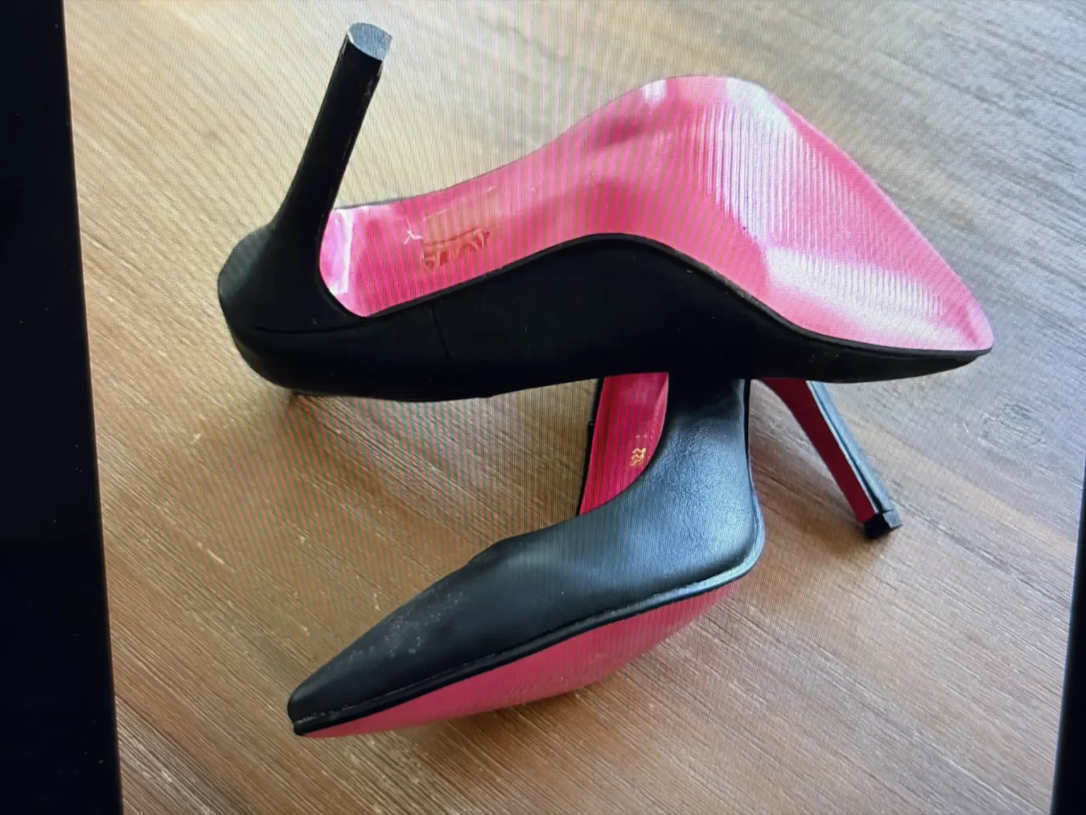 Image for Escarpins Noirs Texturés QUEEN VIVI Intérieur Fuchsia / Pointure 7.5 (38) Nouveau avec les étiquettes