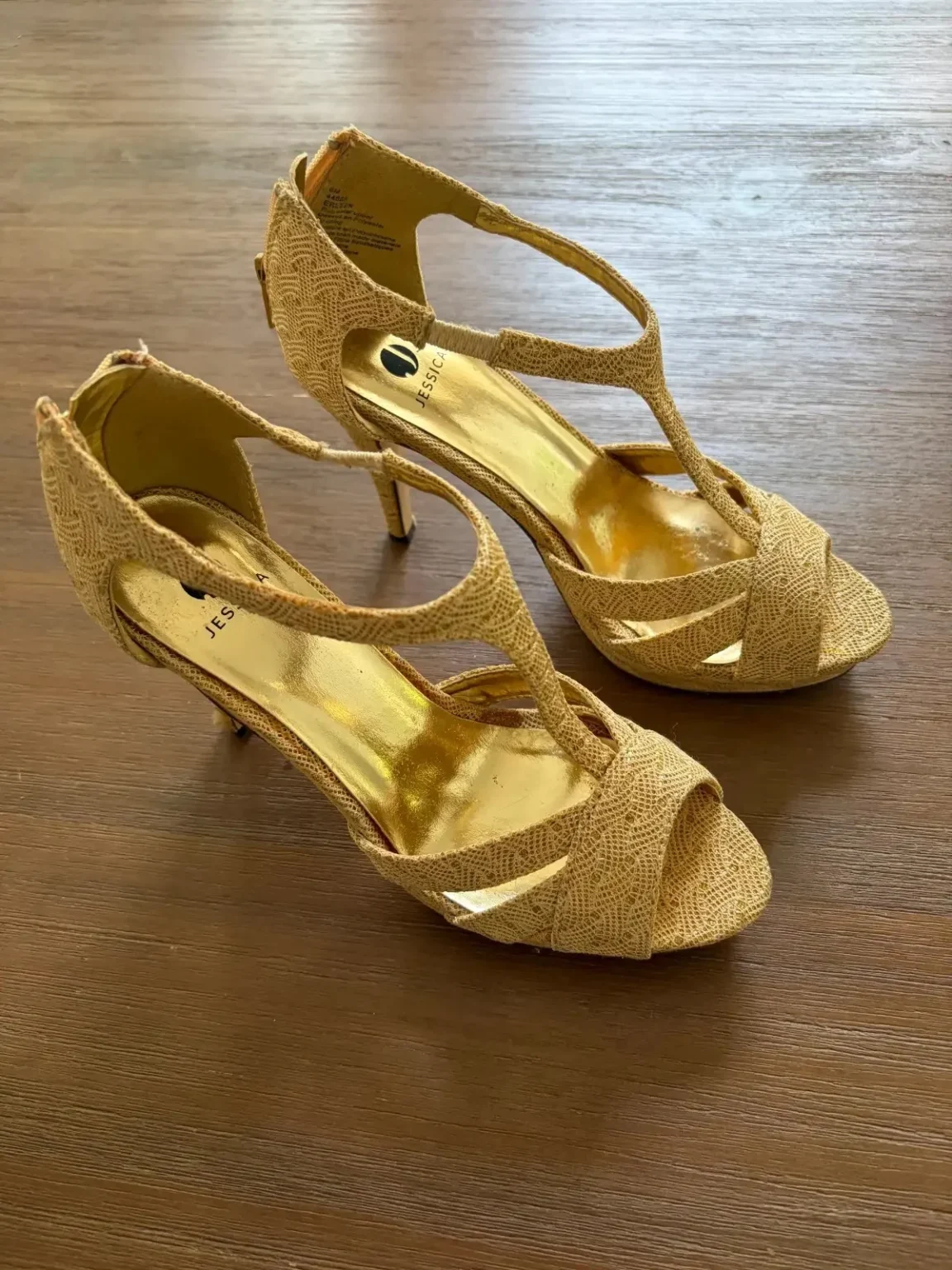 Featured image for Sandales à Talons Hauts JESSICA Dorées Strass / Pointure 7.5 (38) Comme neuf JESSICA