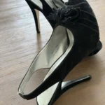 Featured thumbnail for Sandales talons hauts suède noir à noeud Bizz Girl – Taille 9