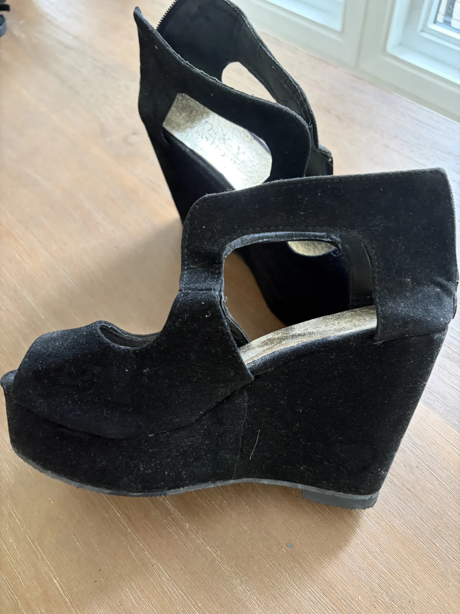 Featured image for [NEUVES] Sandales Compensées DIBA Daim Noir