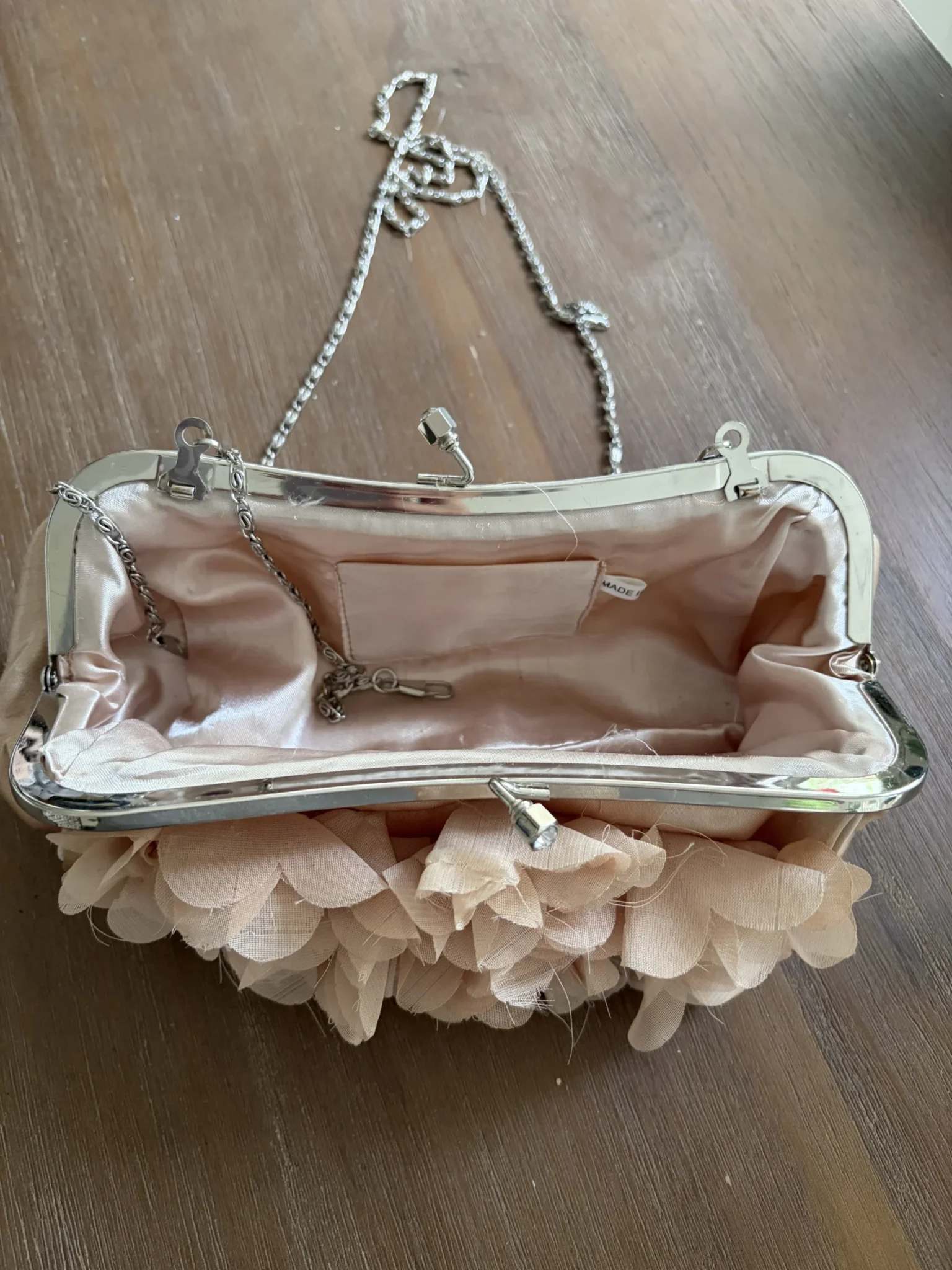 Image for Pochette de Soirée Satin Rose Poudré Fleurs 3D / Champagne Clutch