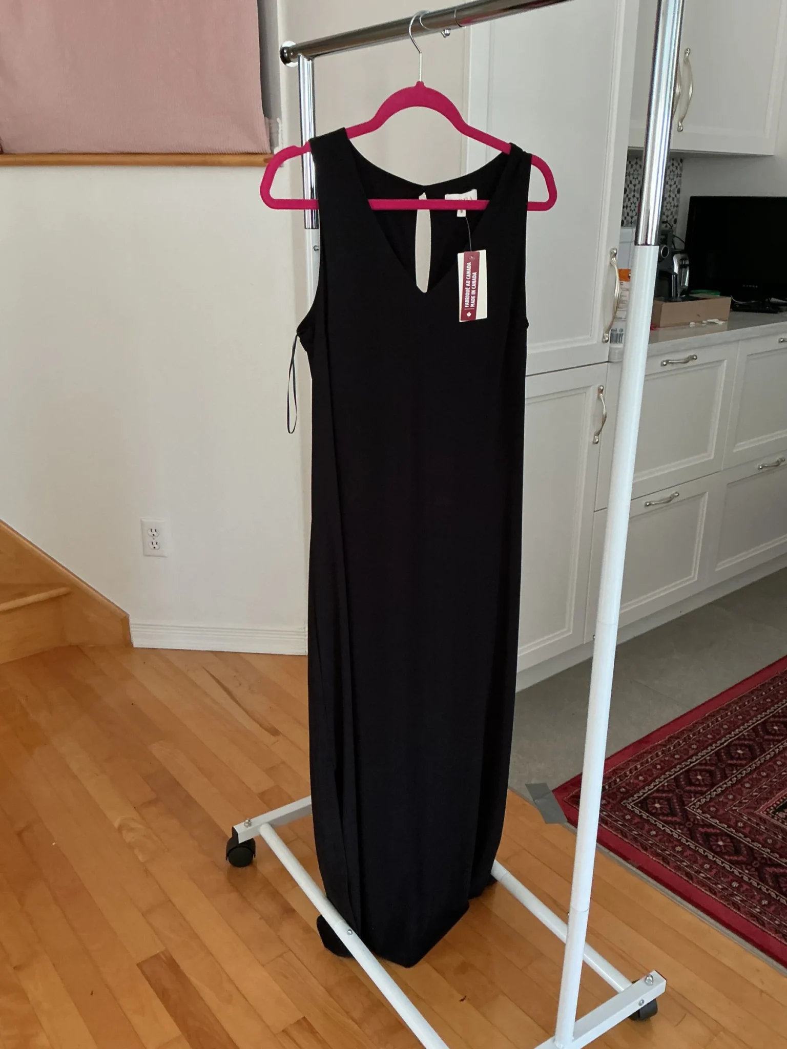 Image for Robe noire neuve de chez Laura ( trop petite)