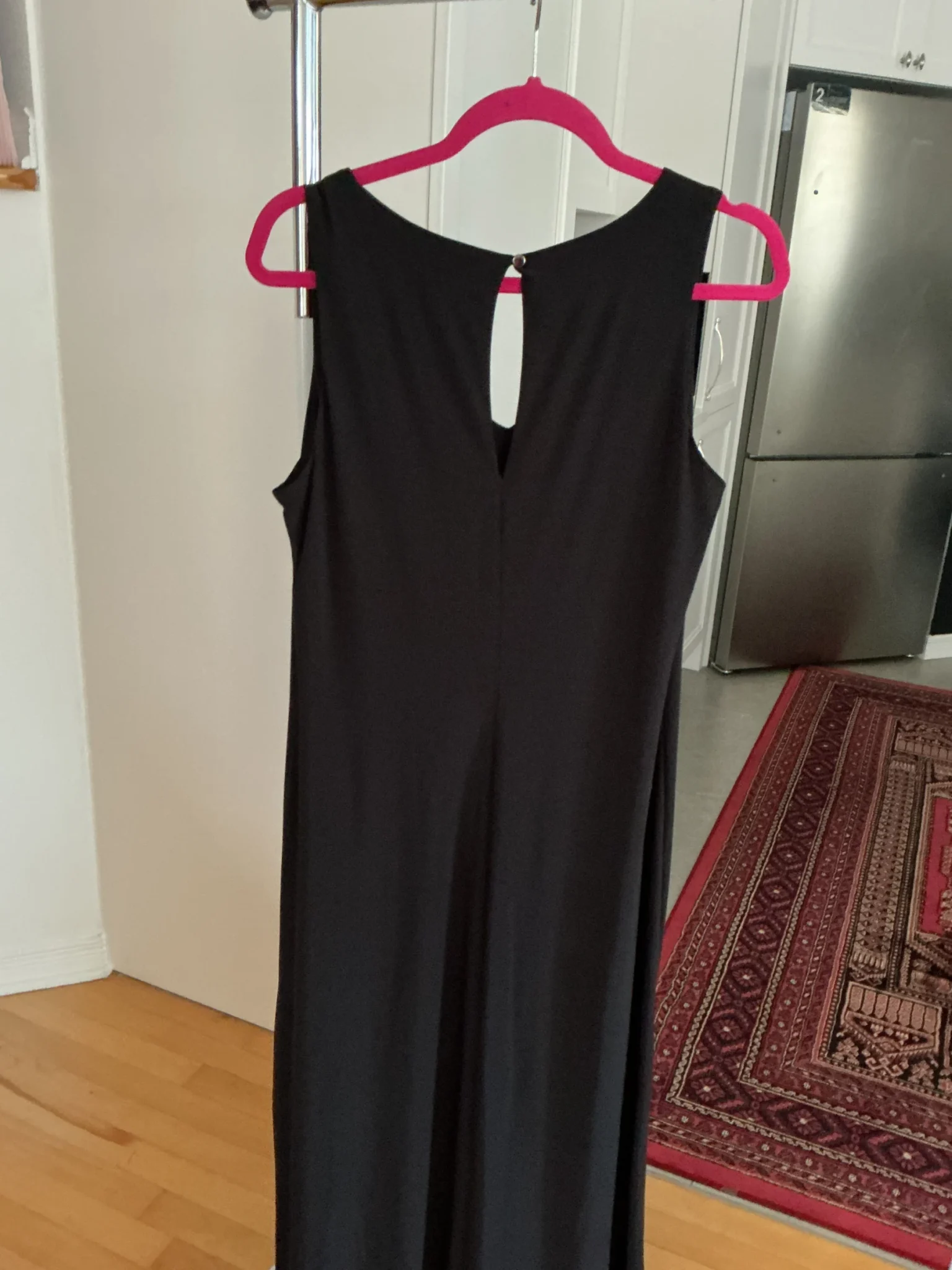 Image for Robe noire neuve de chez Laura ( trop petite)