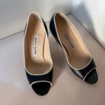 Thumbnail for Manolo Blahnik – escarpins peep-toe bleu marine – Taille 35
