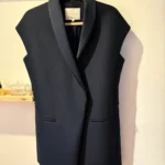 Featured thumbnail for 3.1 Phillip Lim – veste longue sans manches noire satinée – Taille 4