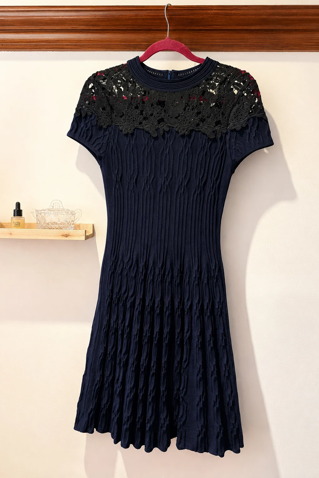 The Kooples – robe bleu marine et dentelle noire The Kooples seconde main