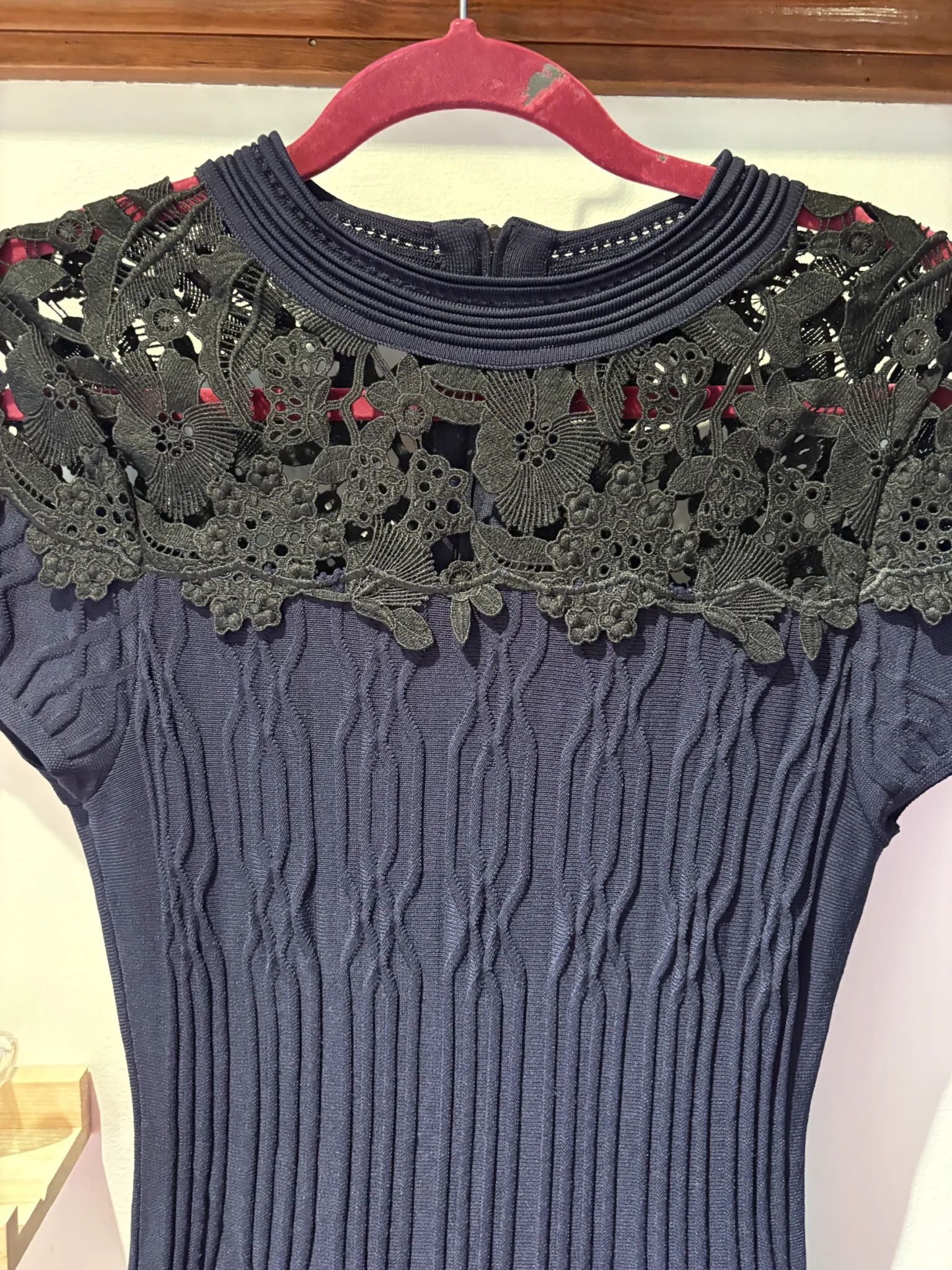 Image for The Kooples – robe bleu marine et dentelle noire