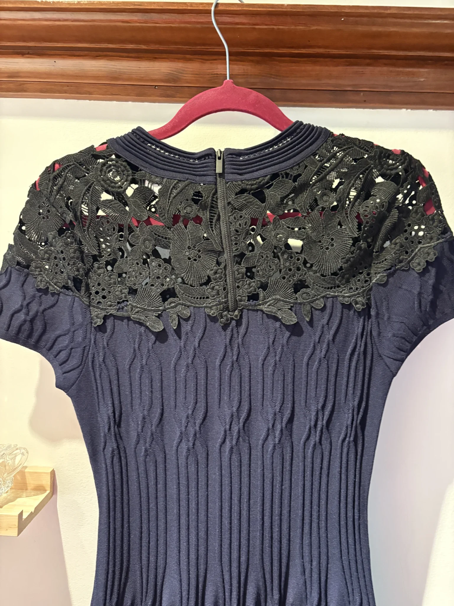 Image for The Kooples – robe bleu marine et dentelle noire