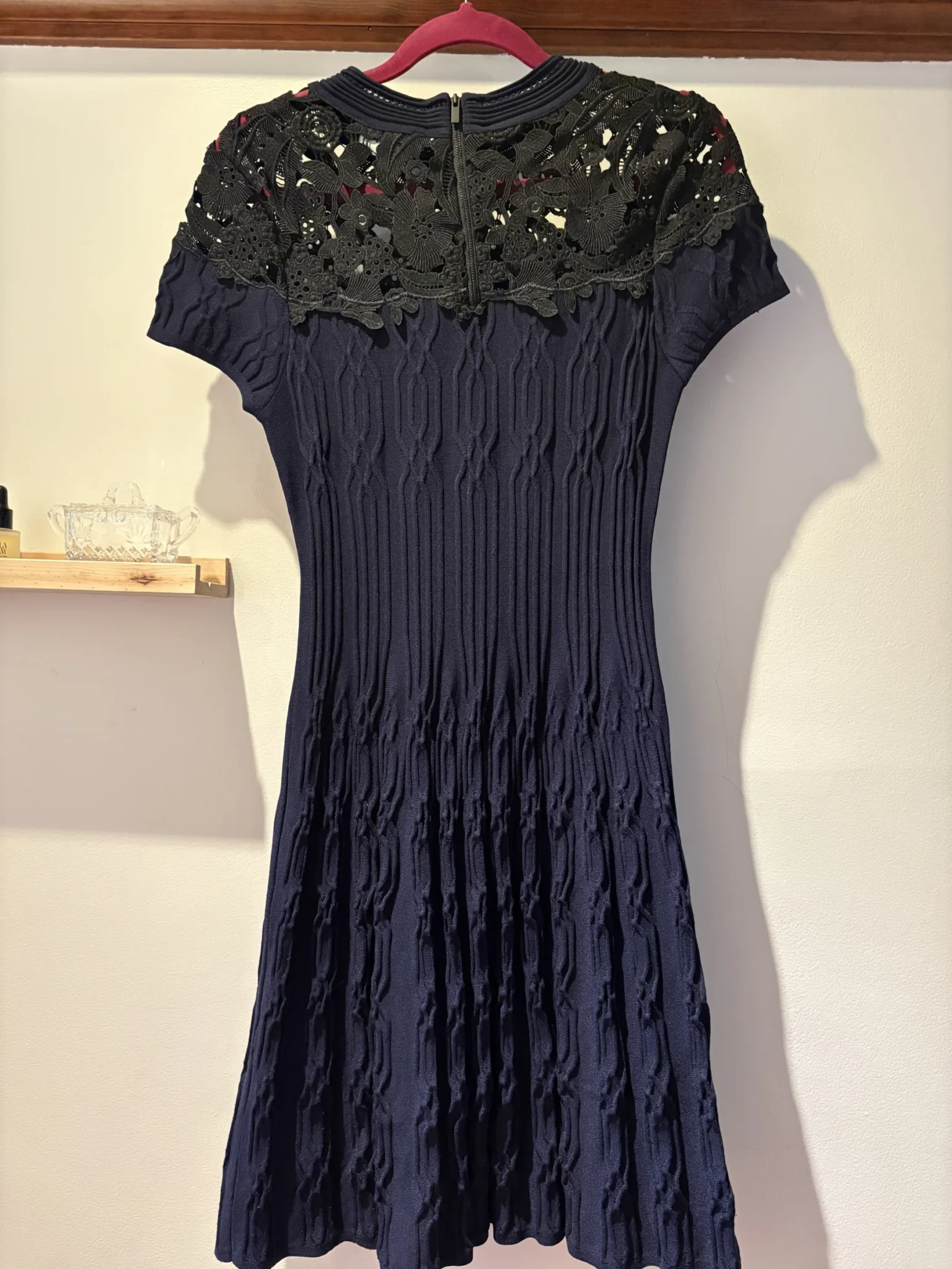Image for The Kooples – robe bleu marine et dentelle noire