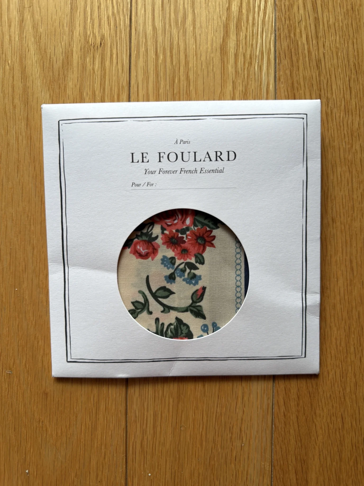 Featured image for Foulard Sezane à fleurs