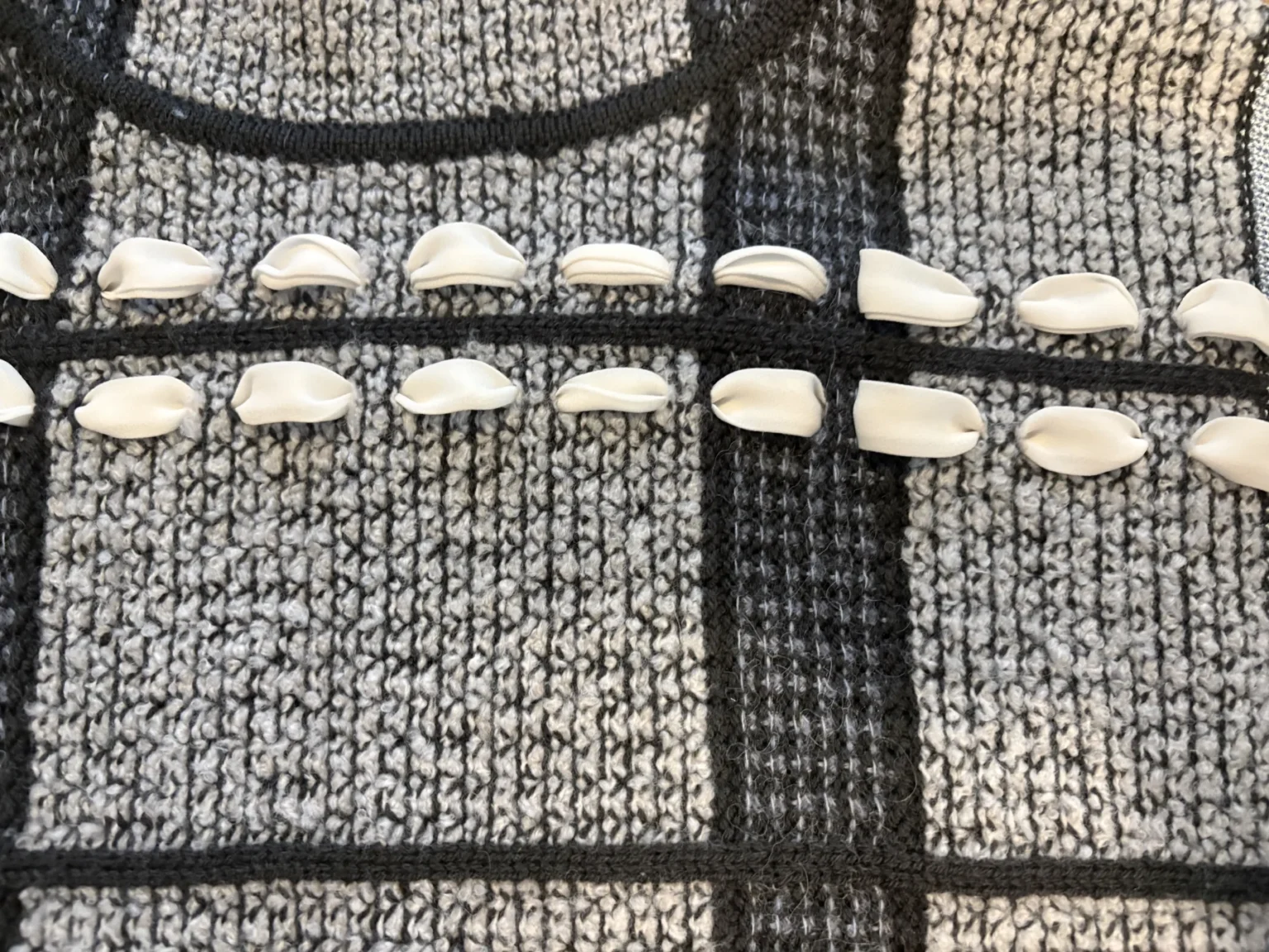 Image for Club Monaco – chandail en maille à carreaux