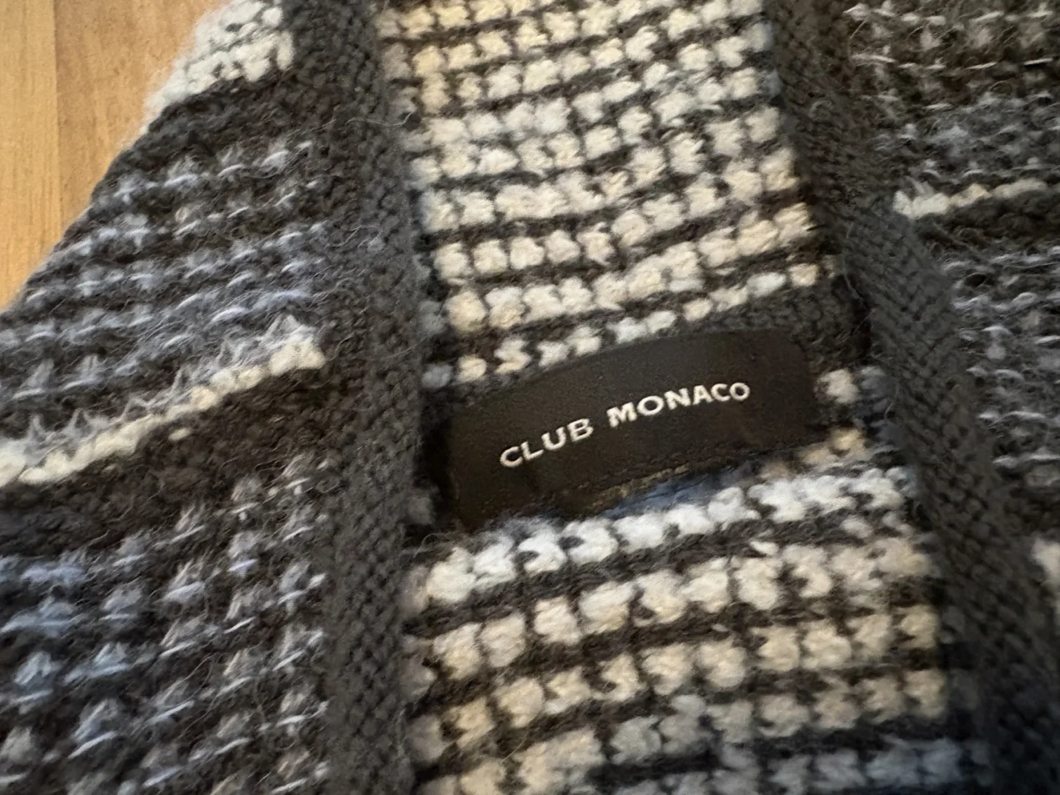Image for Club Monaco – chandail en maille à carreaux