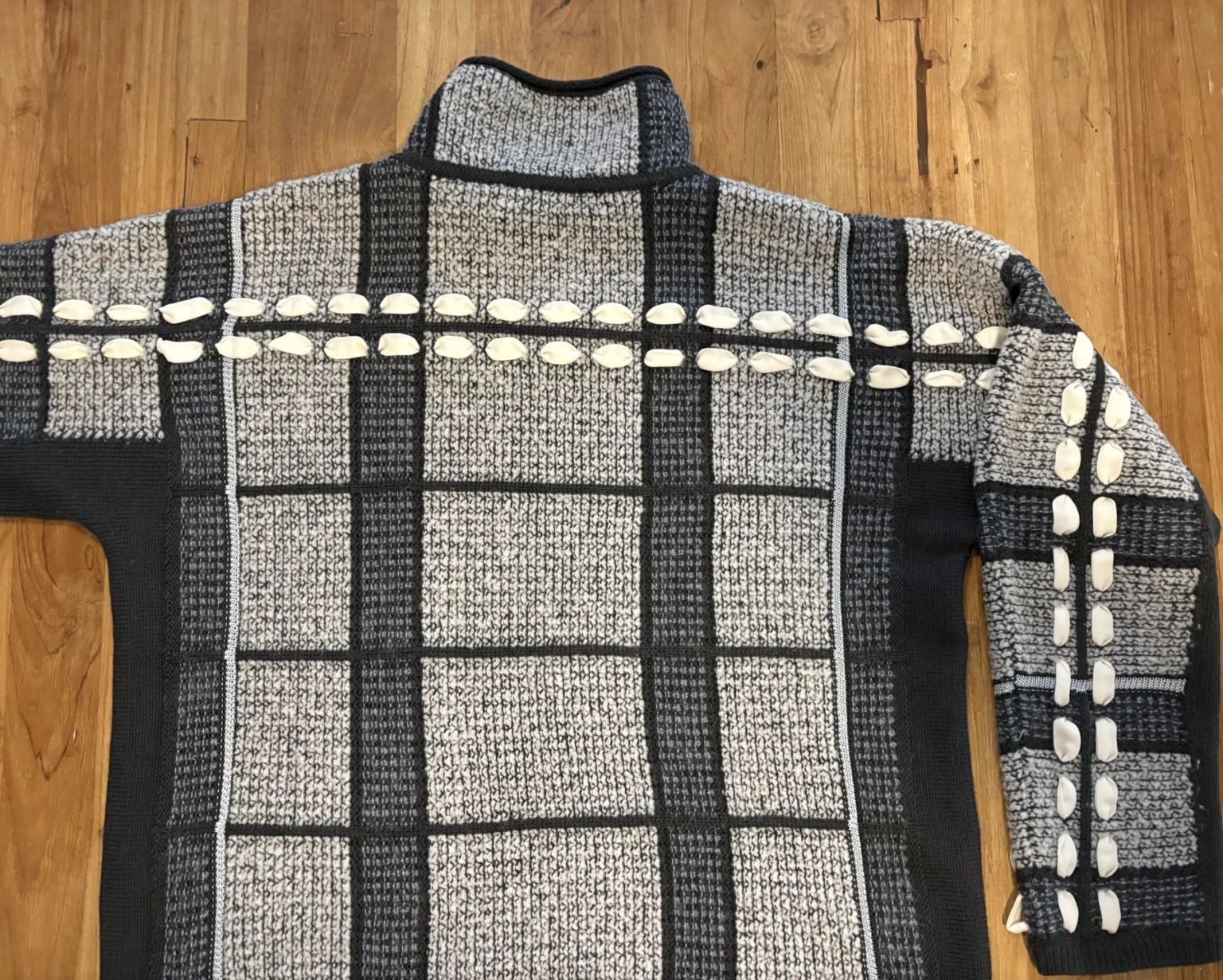 Image for Club Monaco – chandail en maille à carreaux