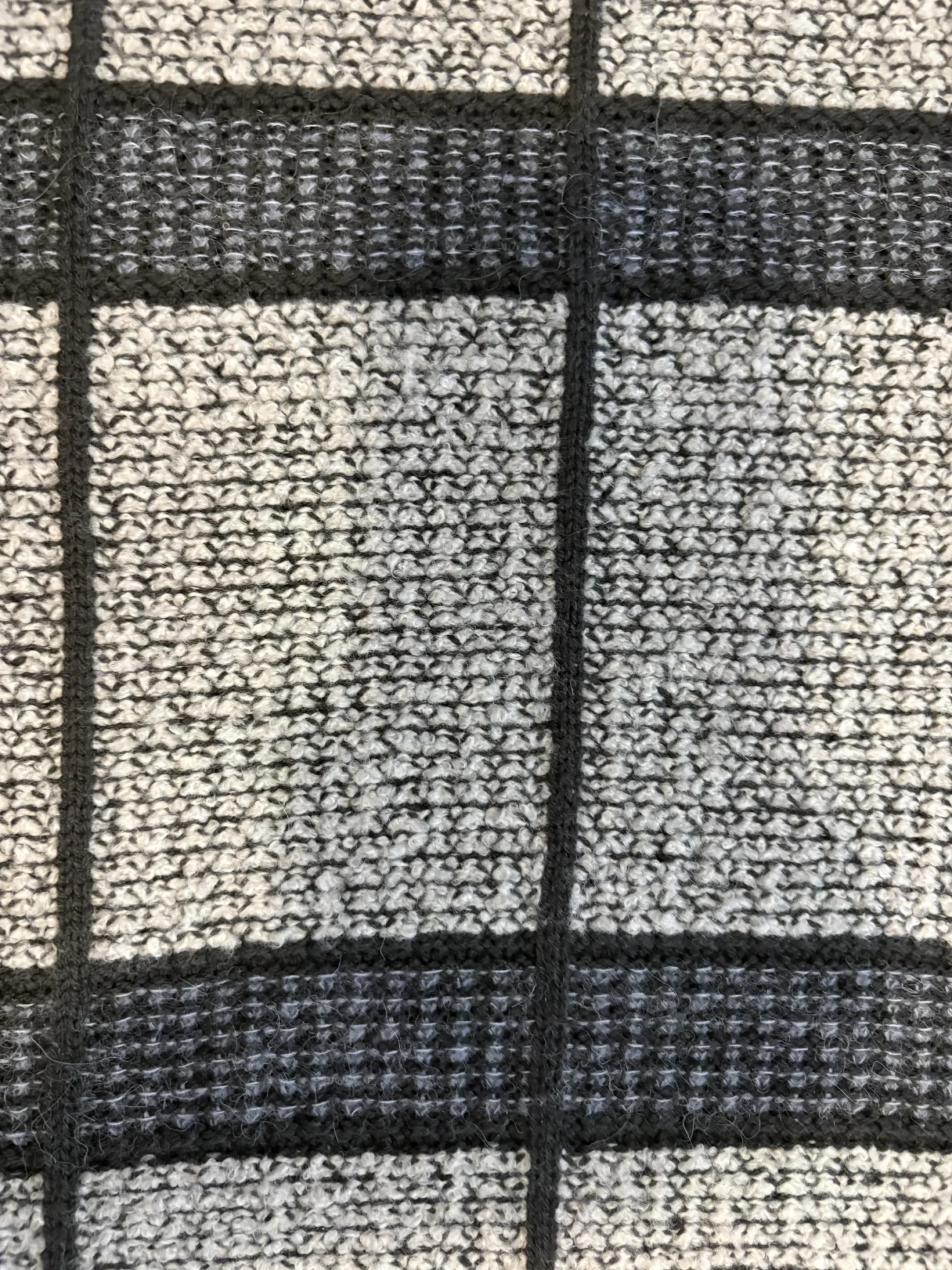 Image for Club Monaco – chandail en maille à carreaux