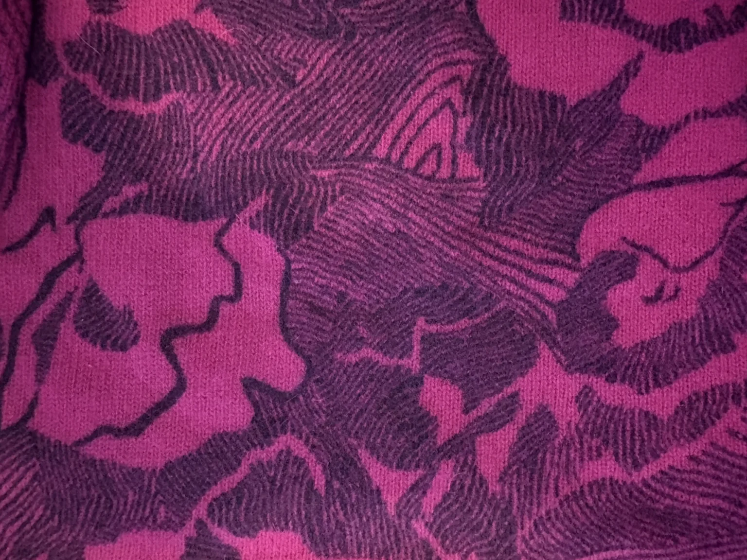 Image for Magnolia – Vintage floral jumper in fuchsia and plum – Lambswool and angora