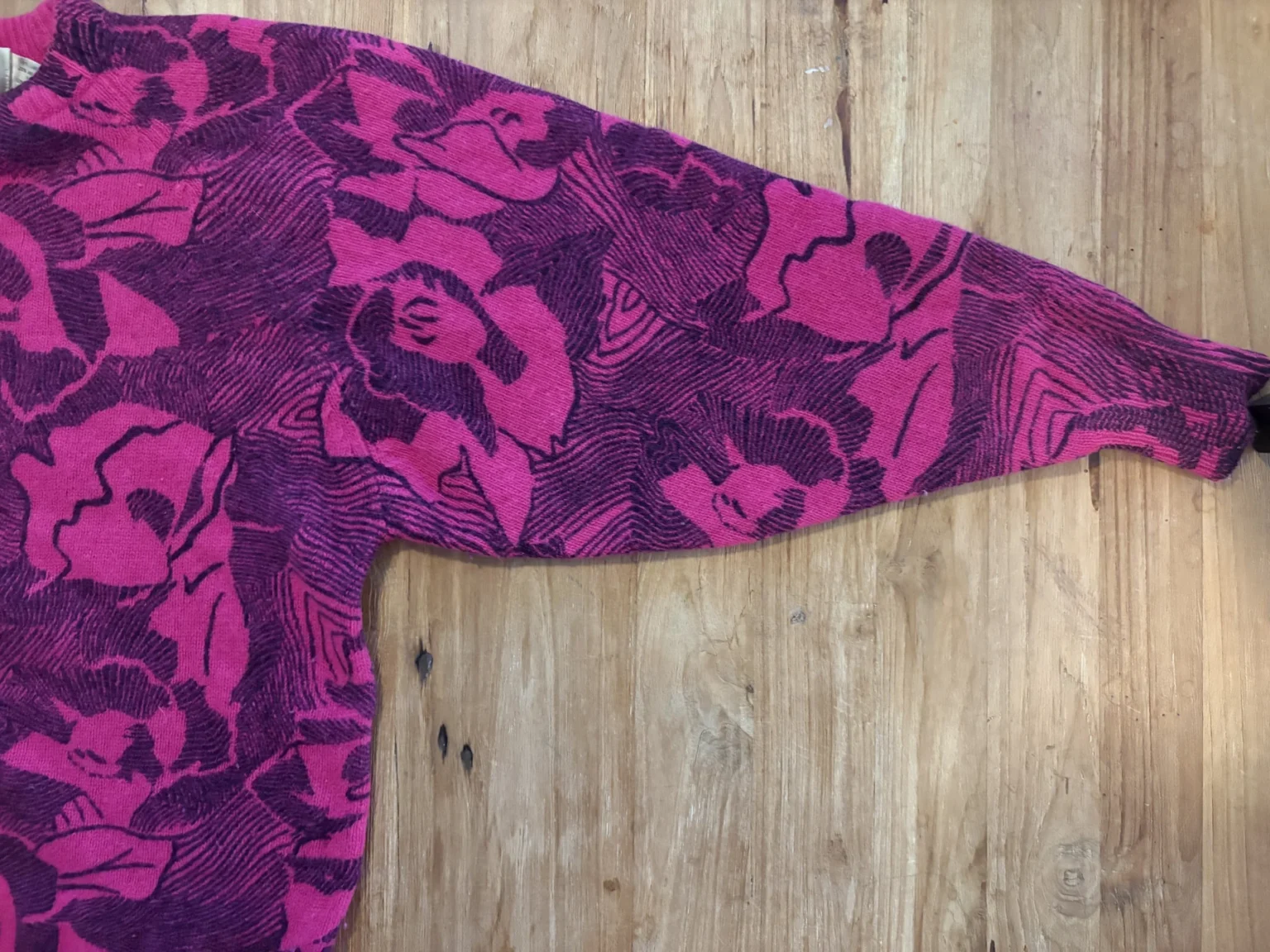 Image for Magnolia – Vintage floral jumper in fuchsia and plum – Lambswool and angora