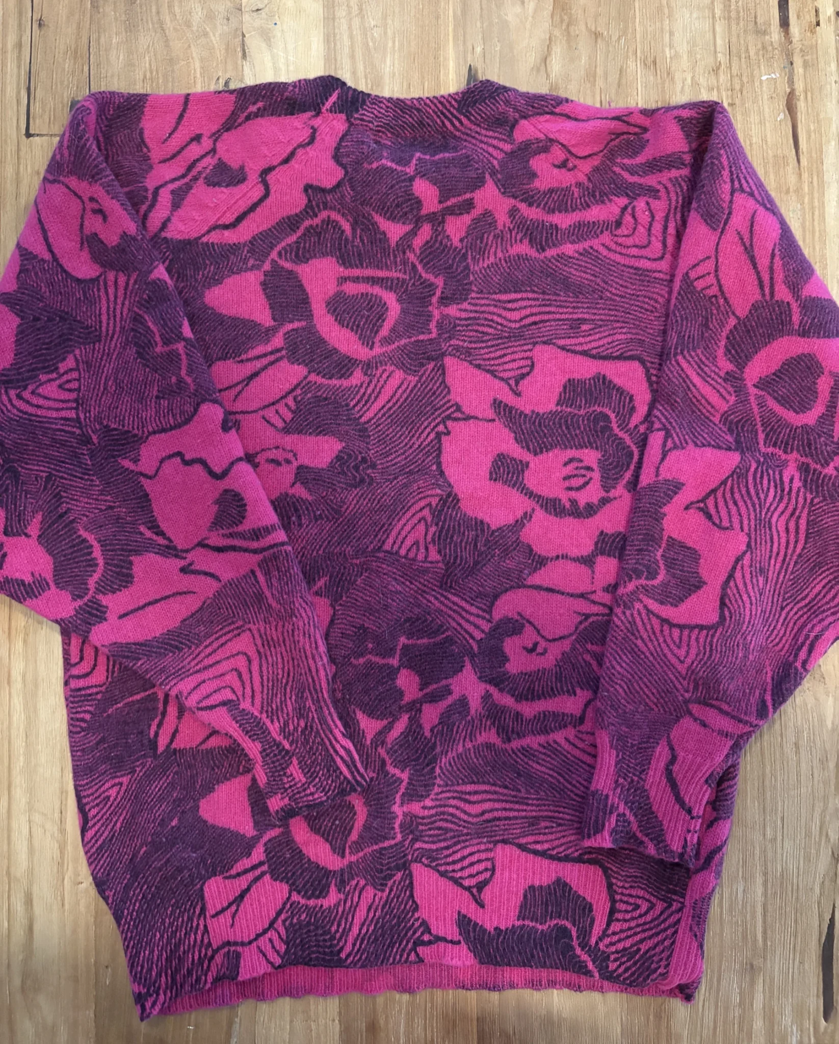 Image for Magnolia – Vintage floral jumper in fuchsia and plum – Lambswool and angora