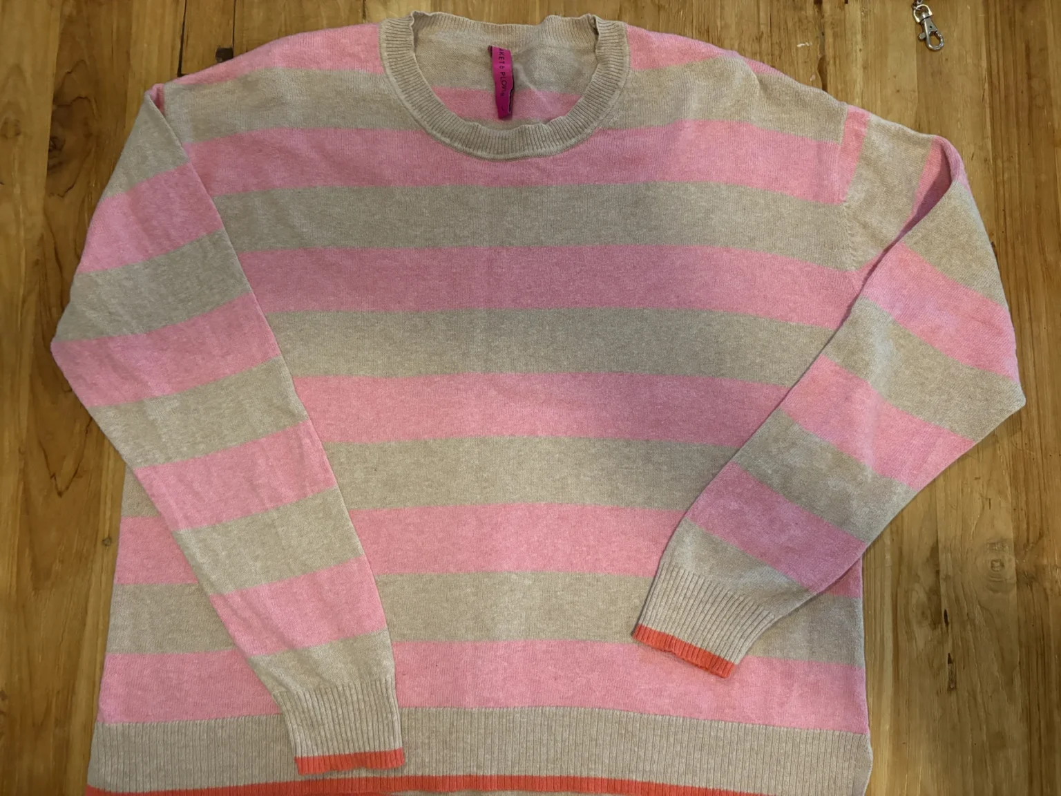 Featured image for Zaket et Plover – Chandail rayé rose et beige en coton-cachemire – Taille L