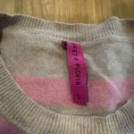 Thumbnail for Zaket et Plover – Chandail rayé rose et beige en coton-cachemire – Taille L