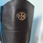 Thumbnail for Tory Burch – Bottes hautes cavalières noires – Taille 6½ M US