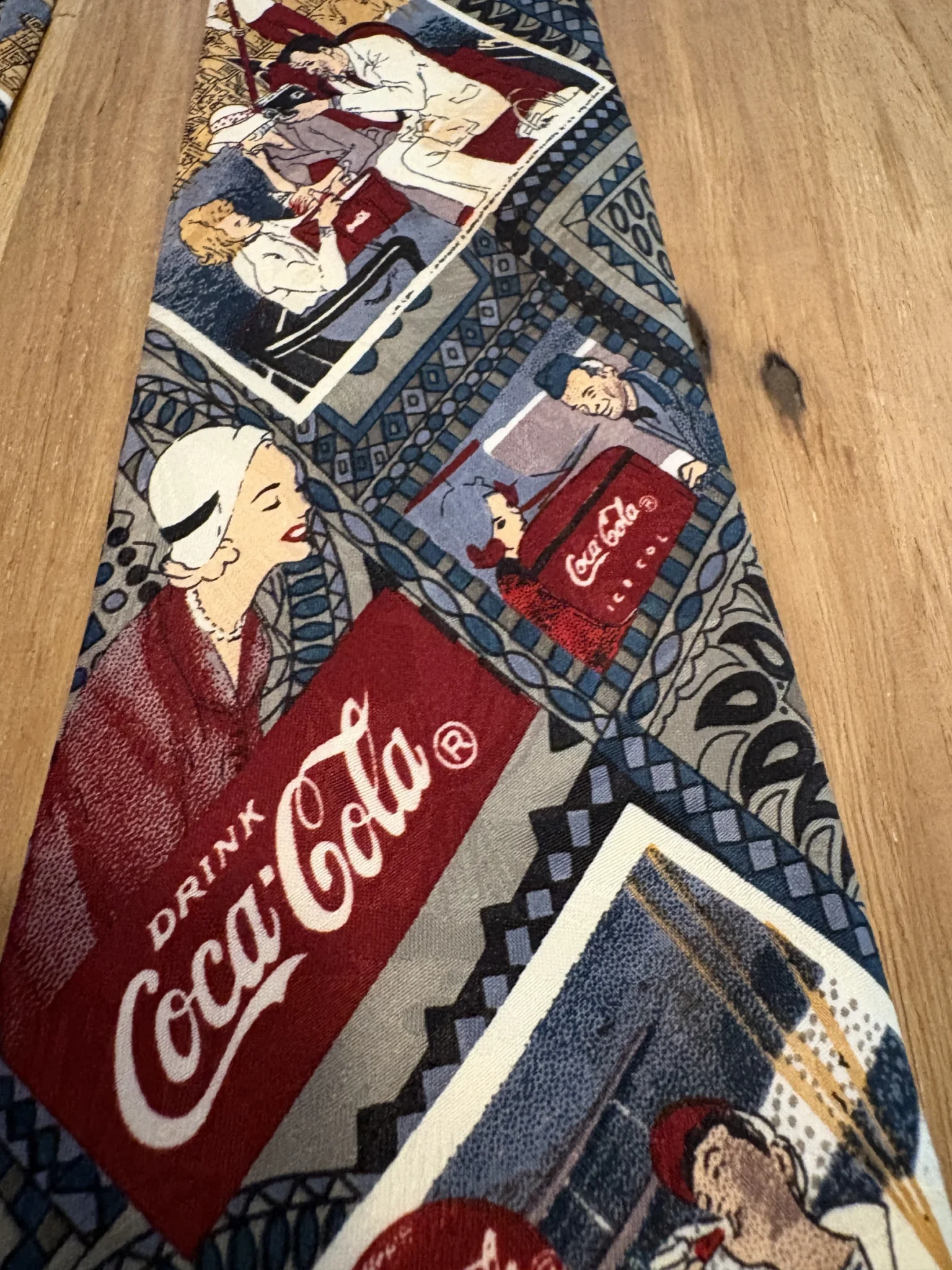 Featured image for Coca-Cola – Cravate rétro / collection
