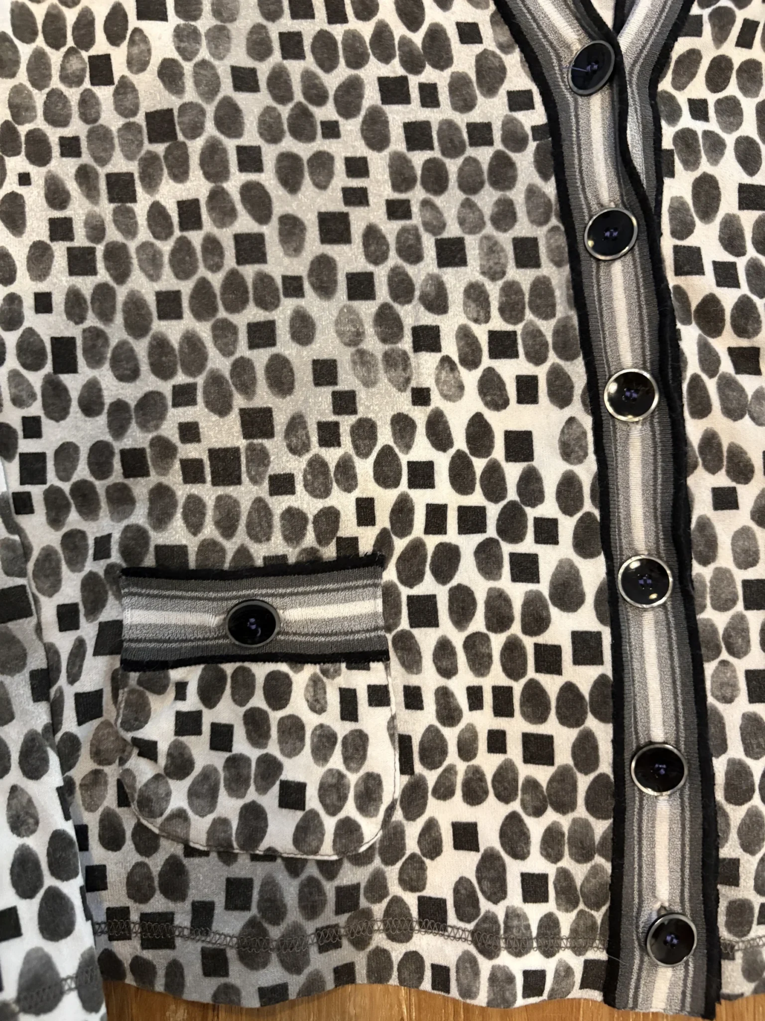 Image for Marc Cain – Cardigan graphique noir, gris et ivoire – Taille N4