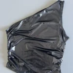 Featured thumbnail for Top de soirée argentée asymétrique