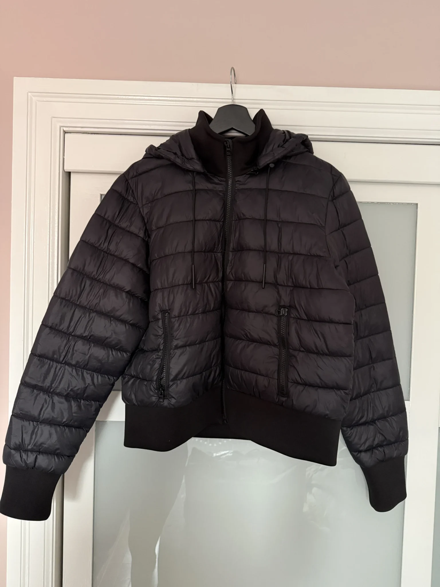 Featured image for Zara - Puffer avec capuche amovible et sac de rangement