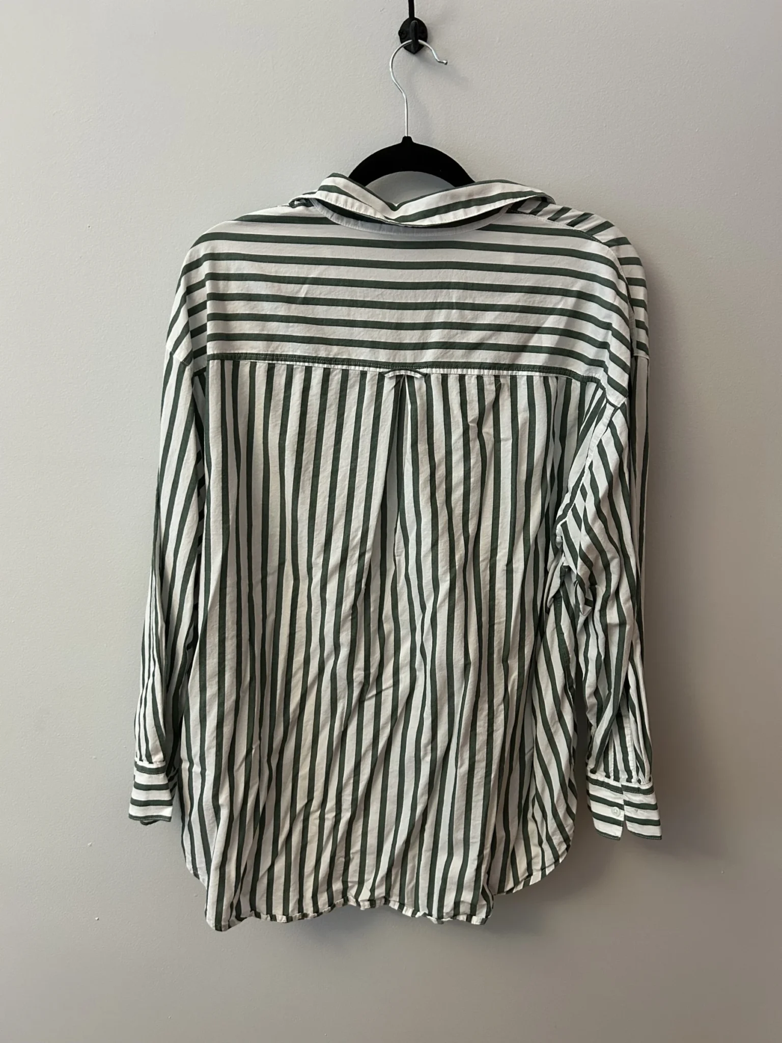 Image for Chemise verte et blanche rayée