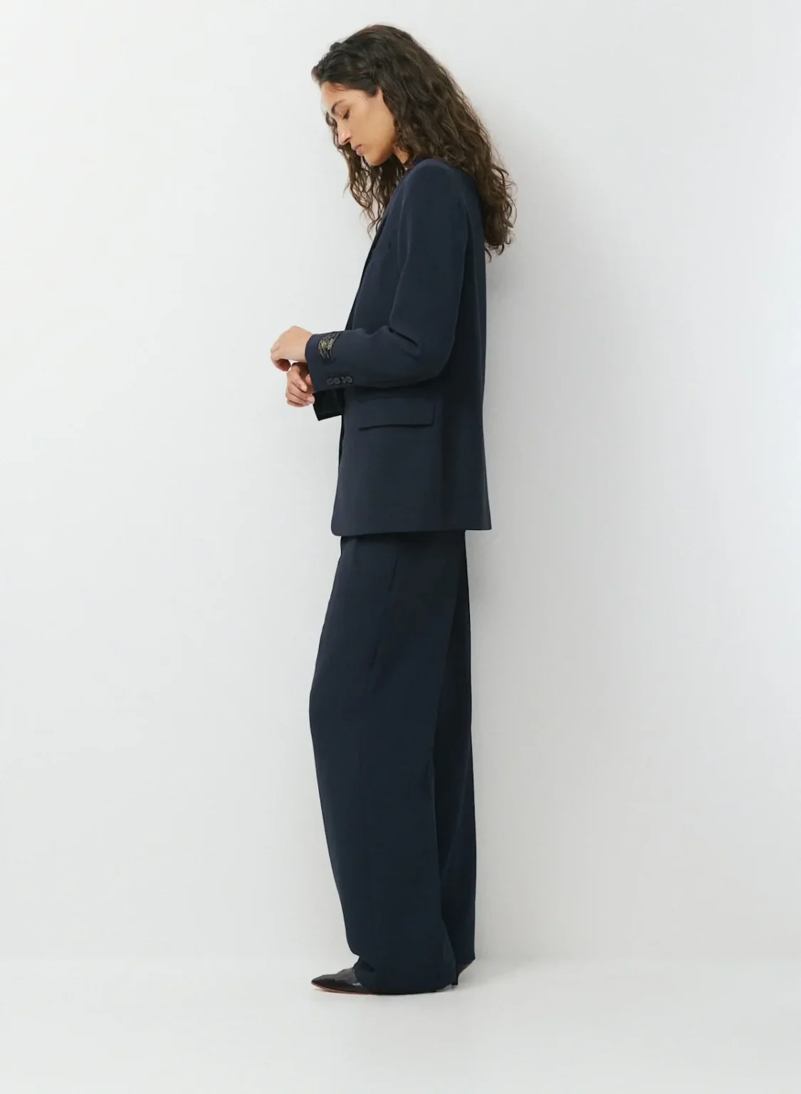 Image for Aritzia | Suit : Blazer + Pants Effortless (NEUF) 💙
