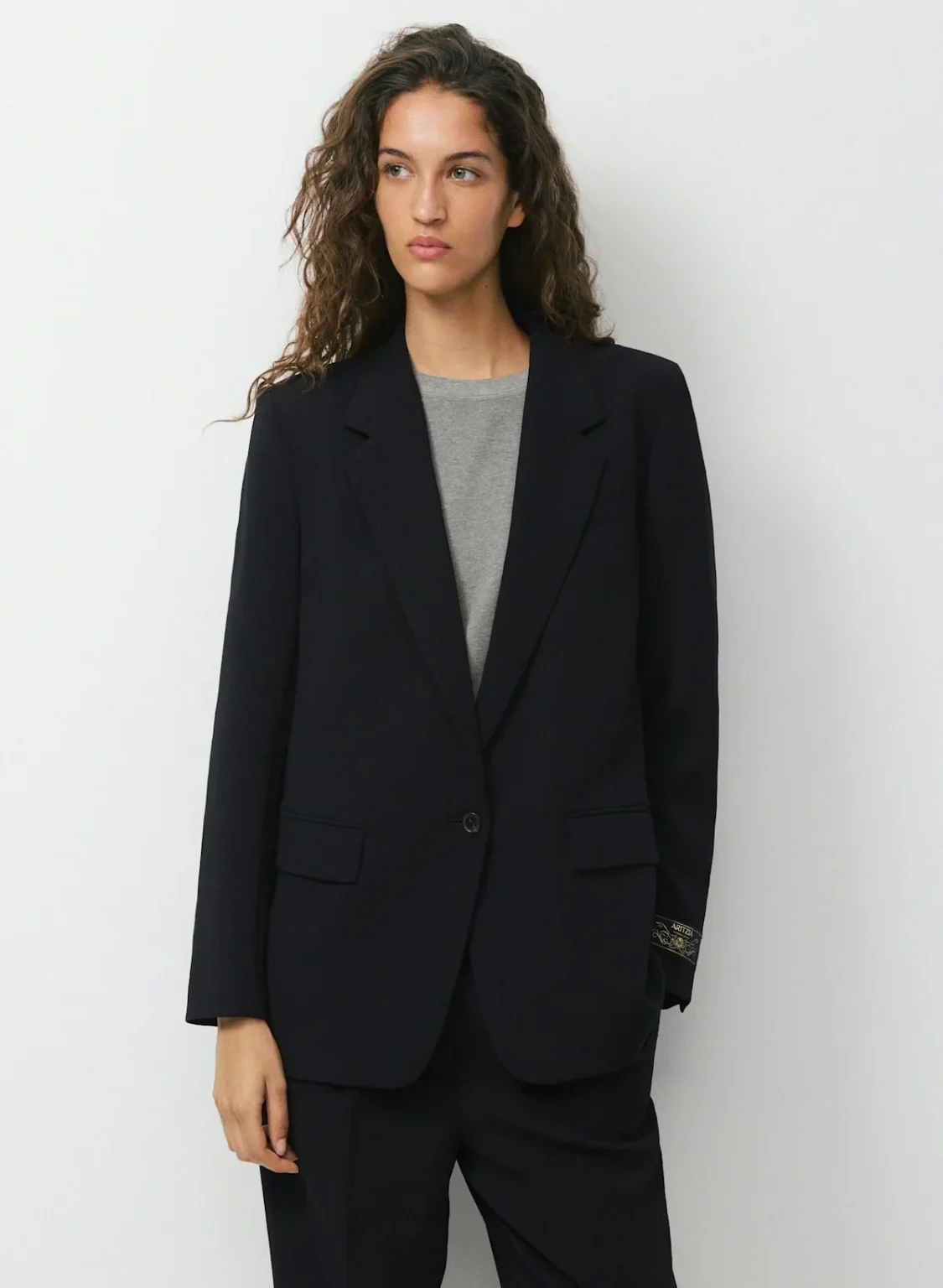 Image for Aritzia | Suit : Blazer + Pants Effortless (NEUF) 🖤