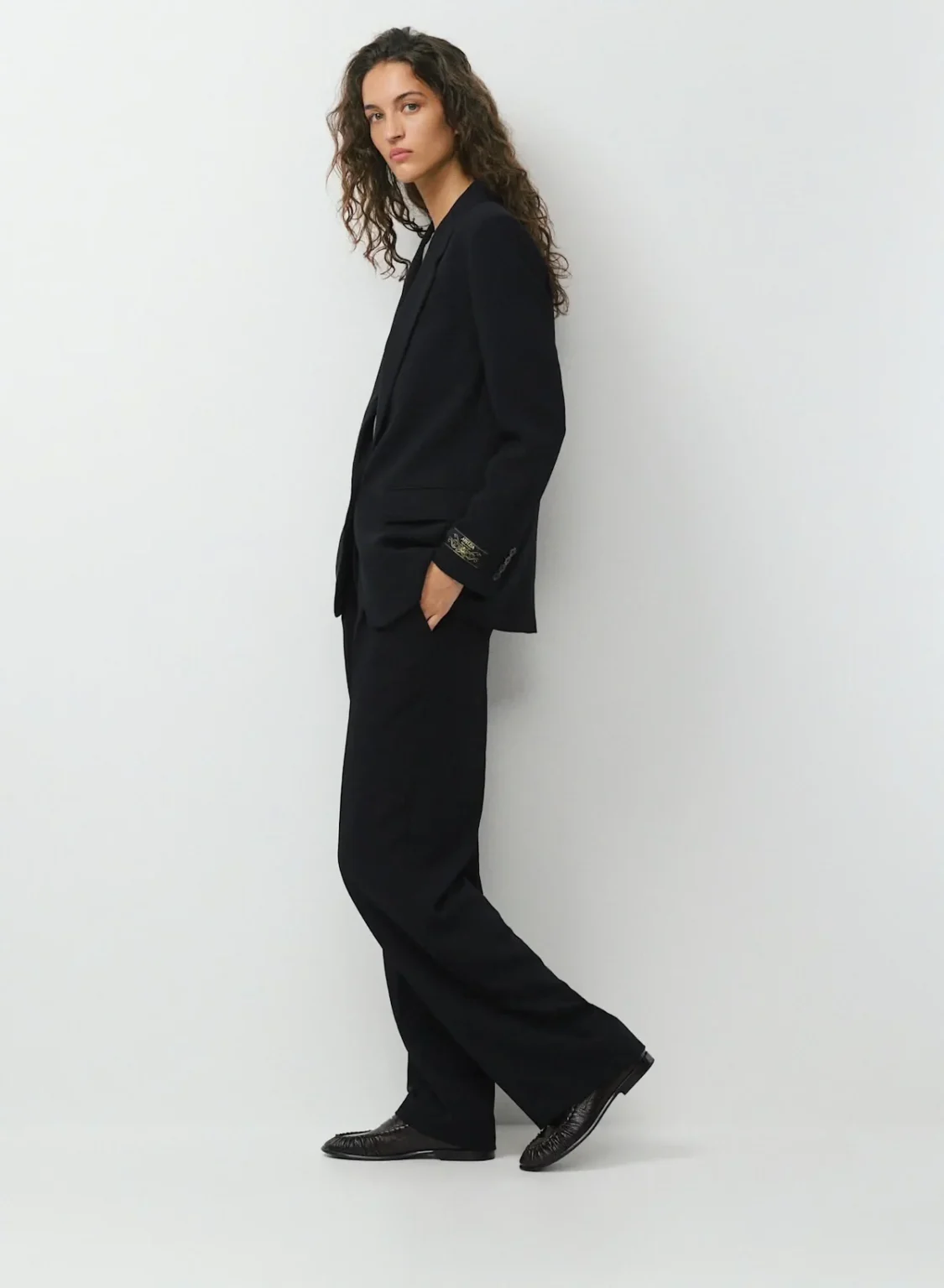 Image for Aritzia | Suit : Blazer + Pants Effortless (NEUF) 🖤