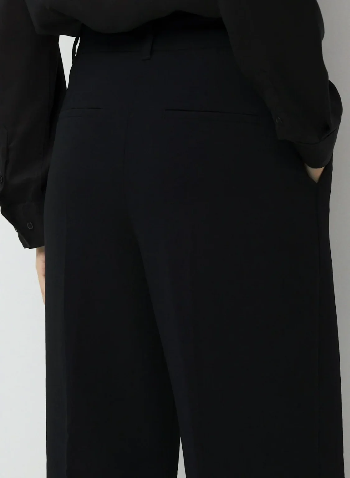 Image for Aritzia | Suit : Blazer + Pants Effortless (NEUF) 🖤