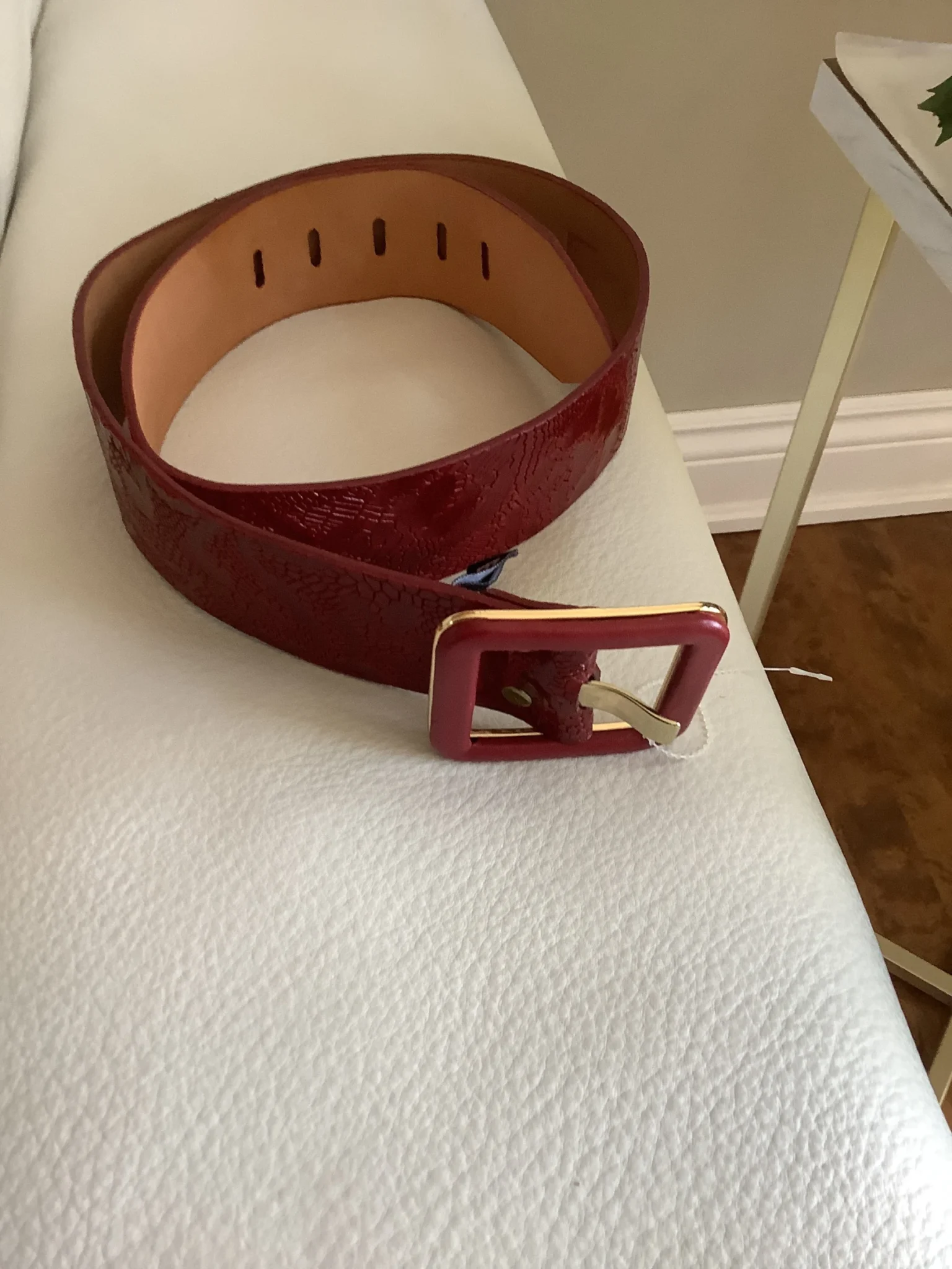 Featured image for Ceinture Brave rouge foncé avec design incrusté