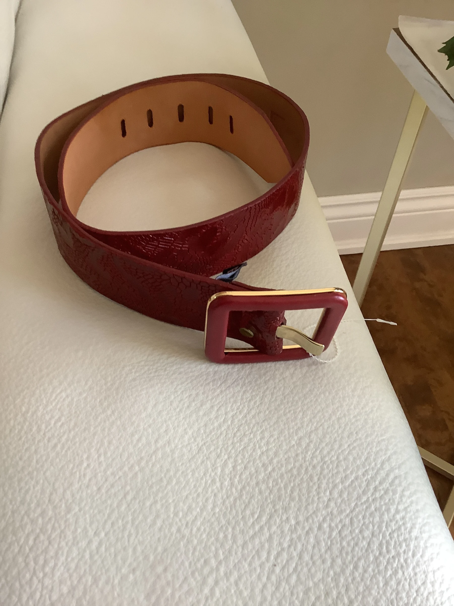 Ceinture Brave rouge foncé avec design incrusté *Autre seconde main