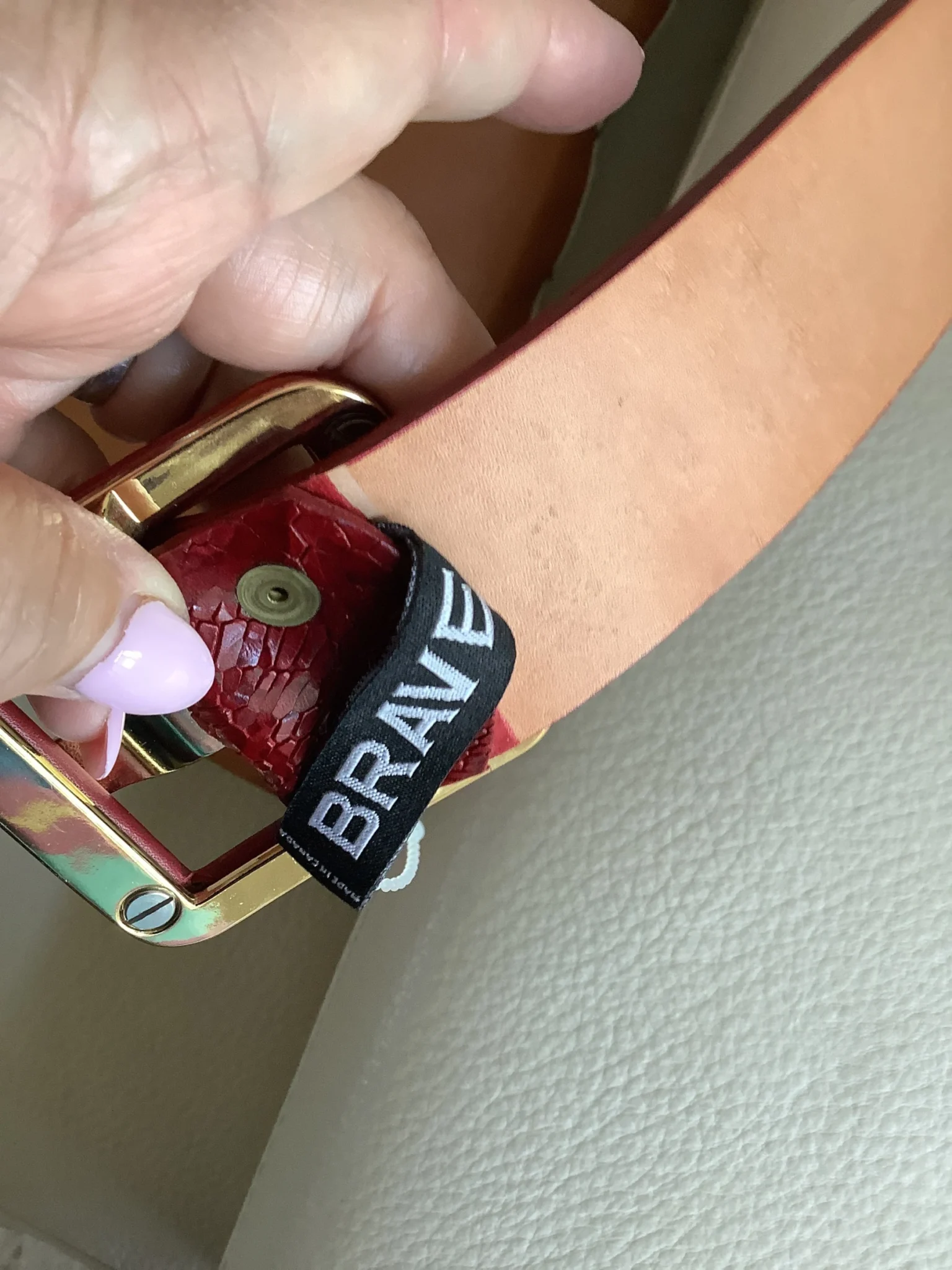 Image for Ceinture Brave rouge foncé avec design incrusté