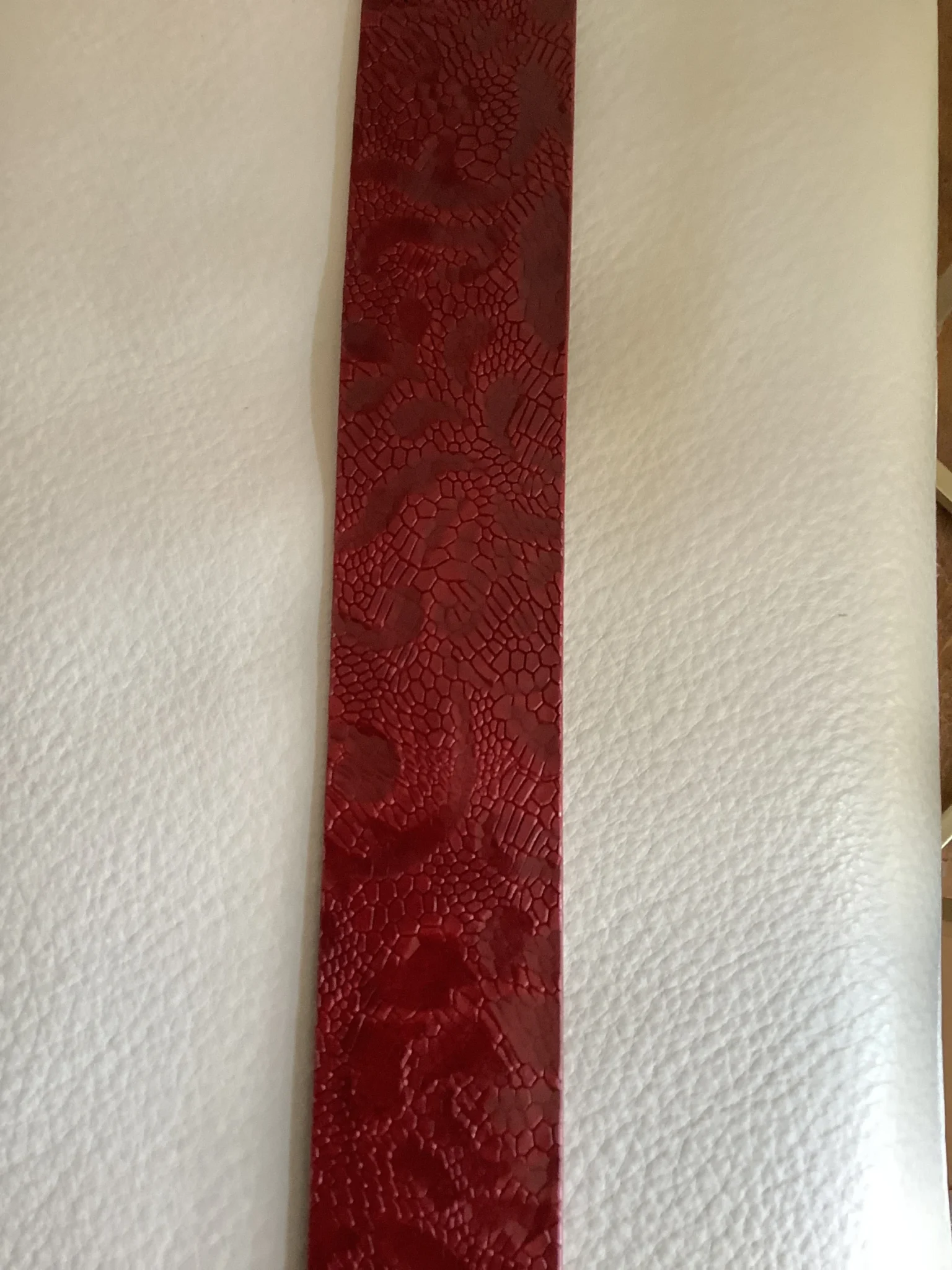 Image for Ceinture Brave rouge foncé avec design incrusté