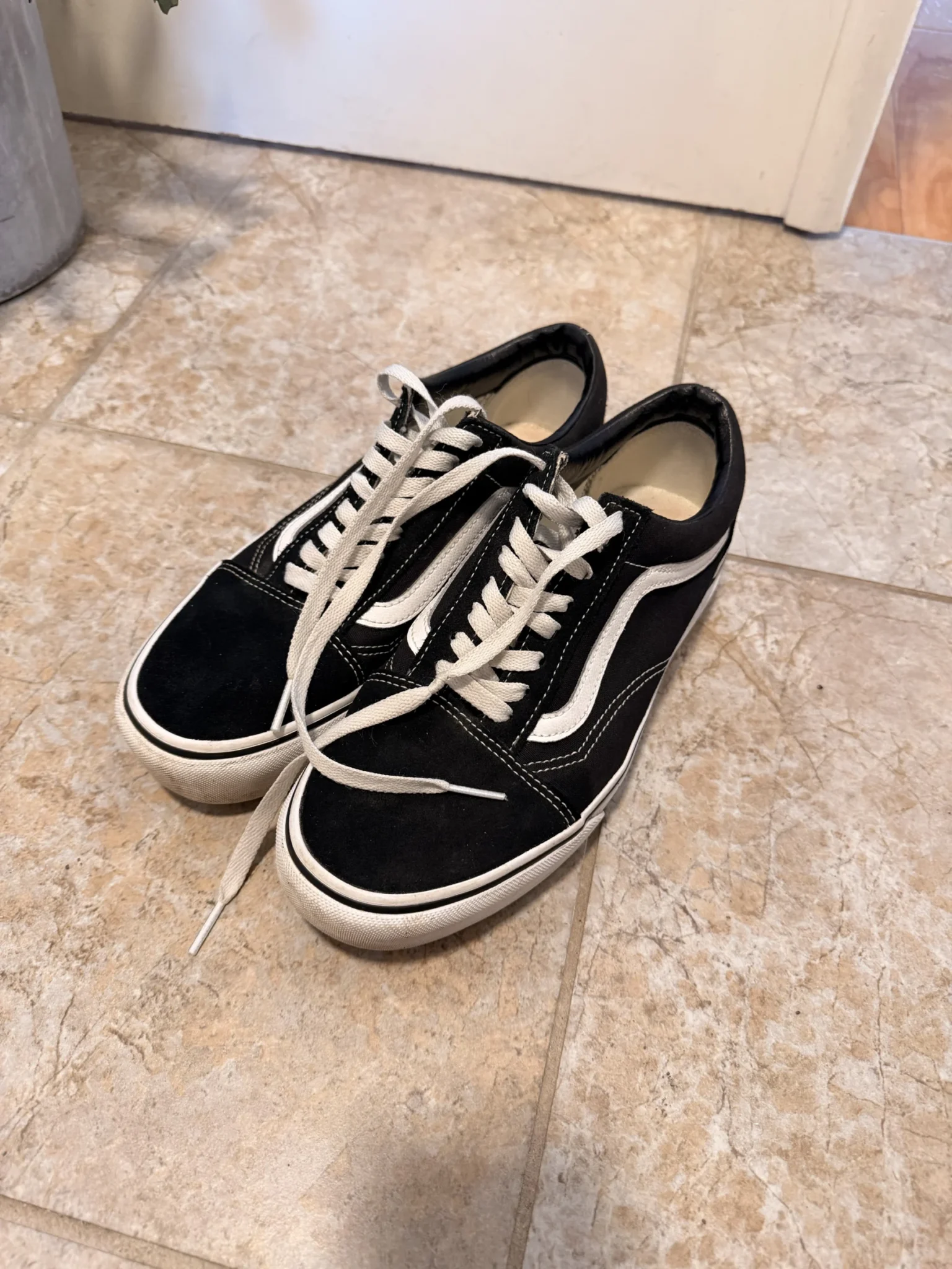 Featured image for Vans 8.5 US FEMMES