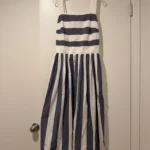 Featured thumbnail for Robe rayée bleu et blanc décolletée dans le dos COS