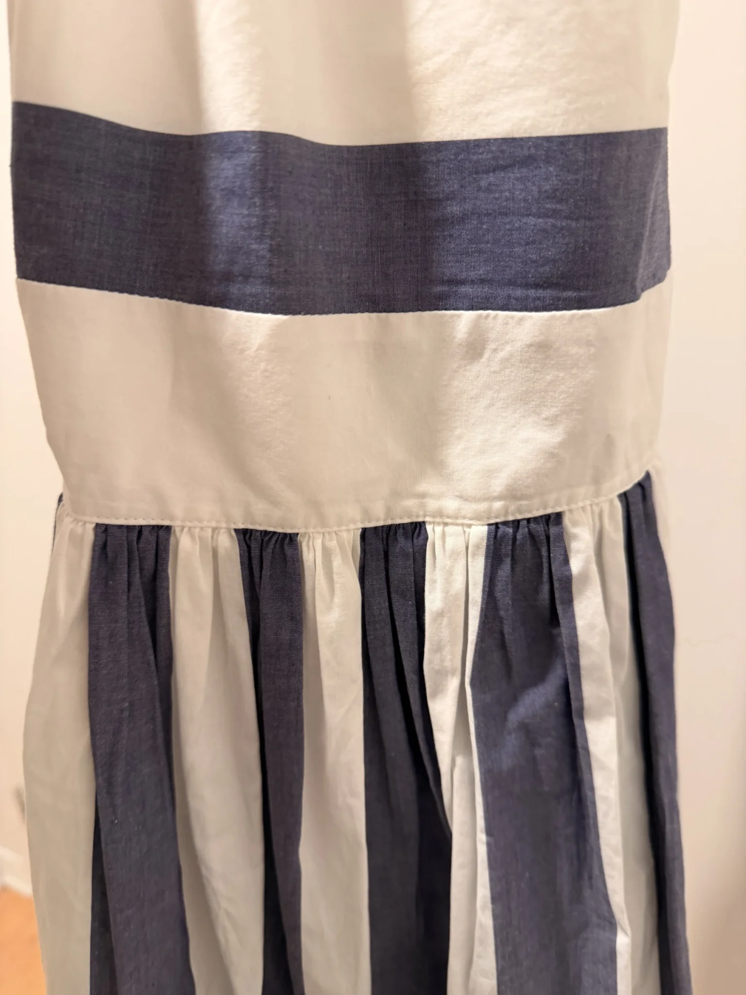 Image for Robe rayée bleu et blanc décolletée dans le dos COS