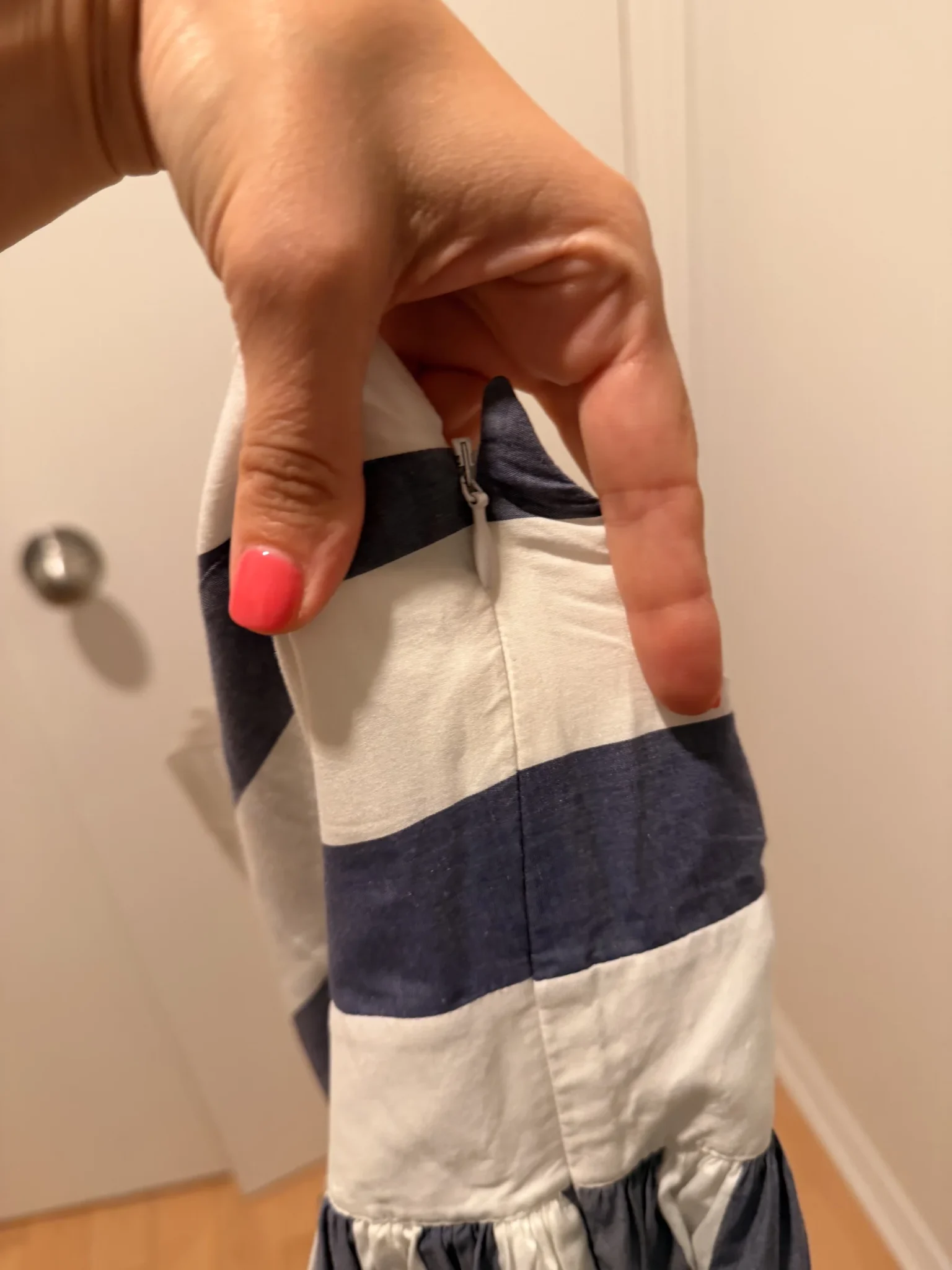 Image for Robe rayée bleu et blanc décolletée dans le dos COS