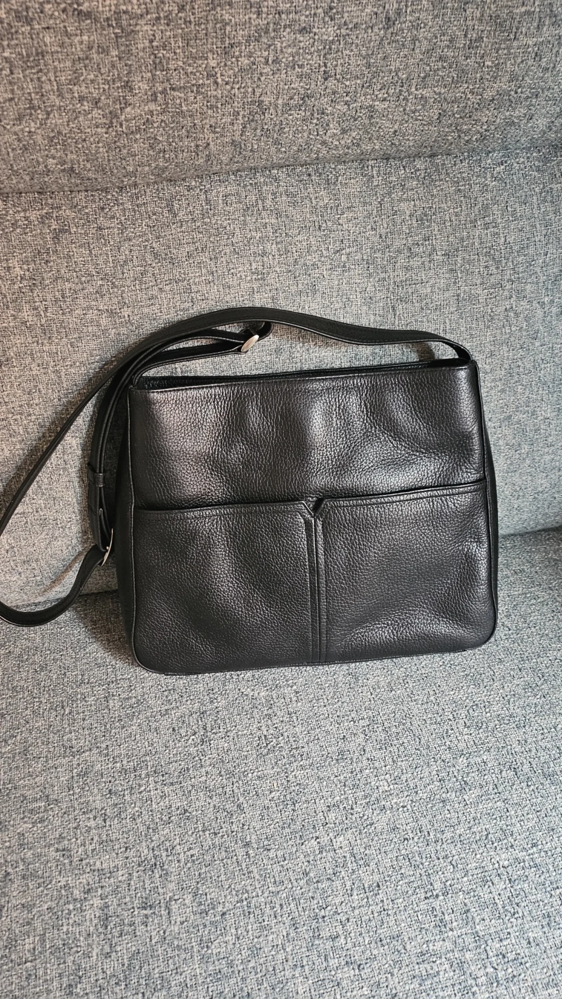 Image for Sac à bandoulière en cuir grainé noir de Derek Alexander