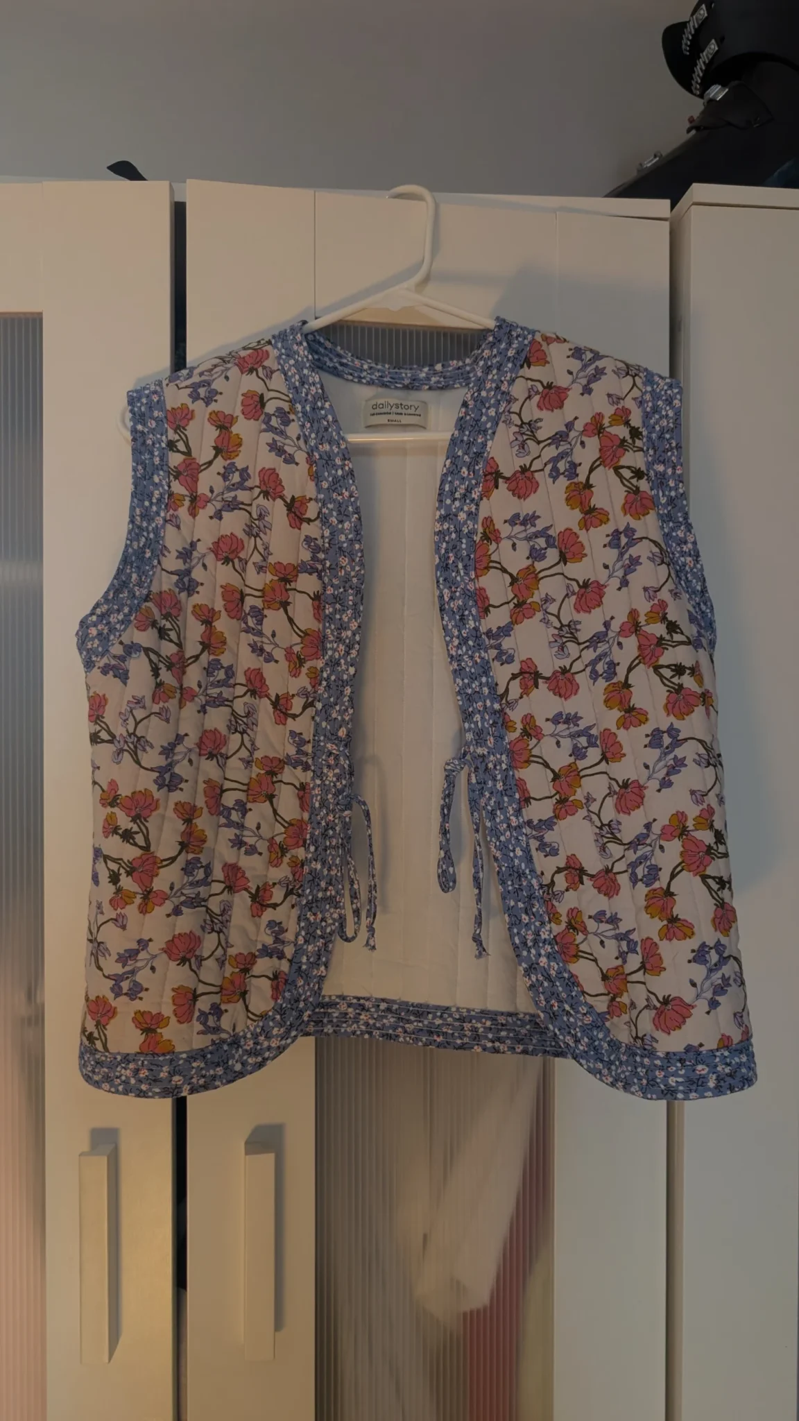 Featured image for Gilet fleuri grandeur S - Dailystory
